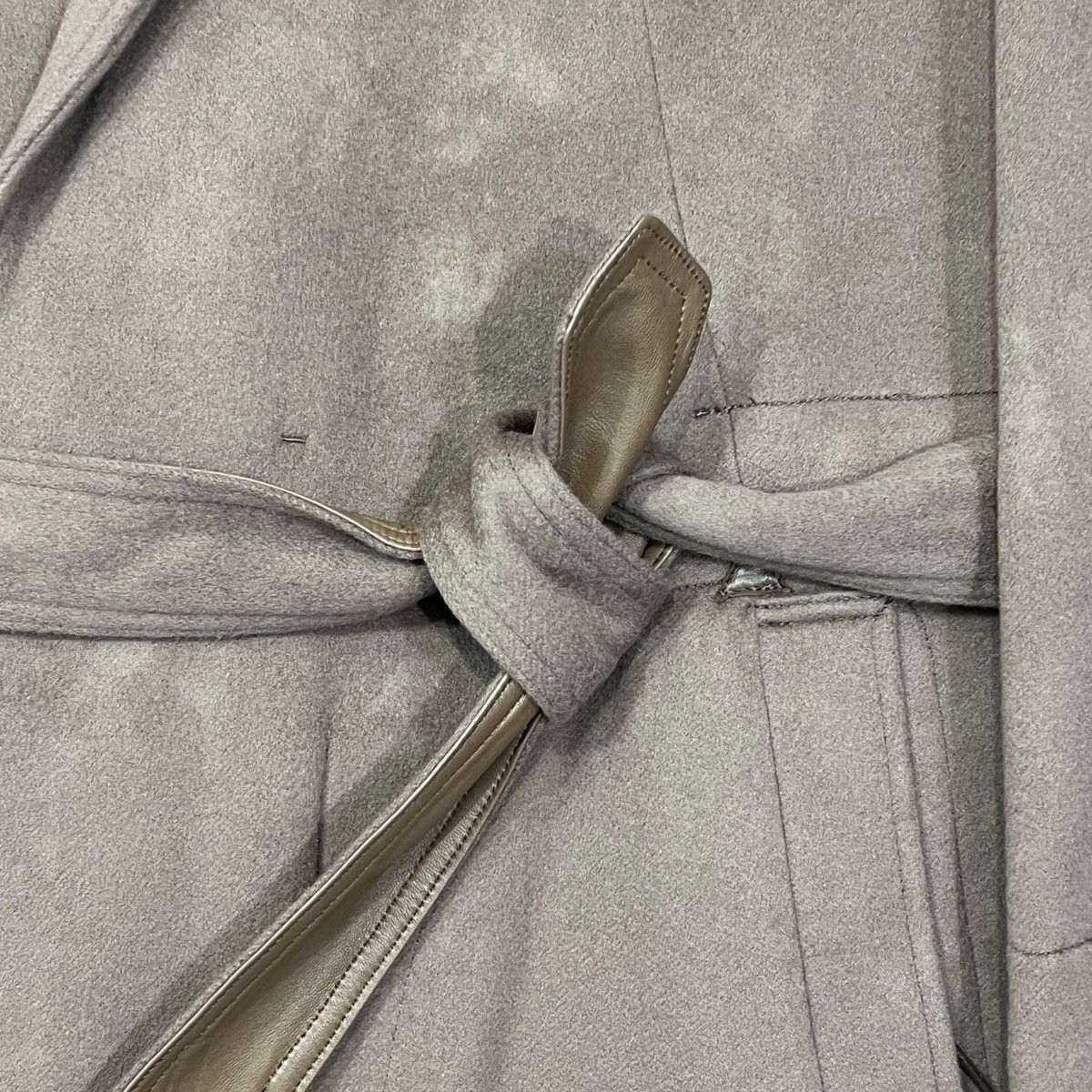 Takahiromiyashita The Soloist. TAKAHIROMIYASHITA The Soloist. Cashmere Taupe Wrapping Coat Size US S / EU 44-46 / 1 - 3 Thumbnail
