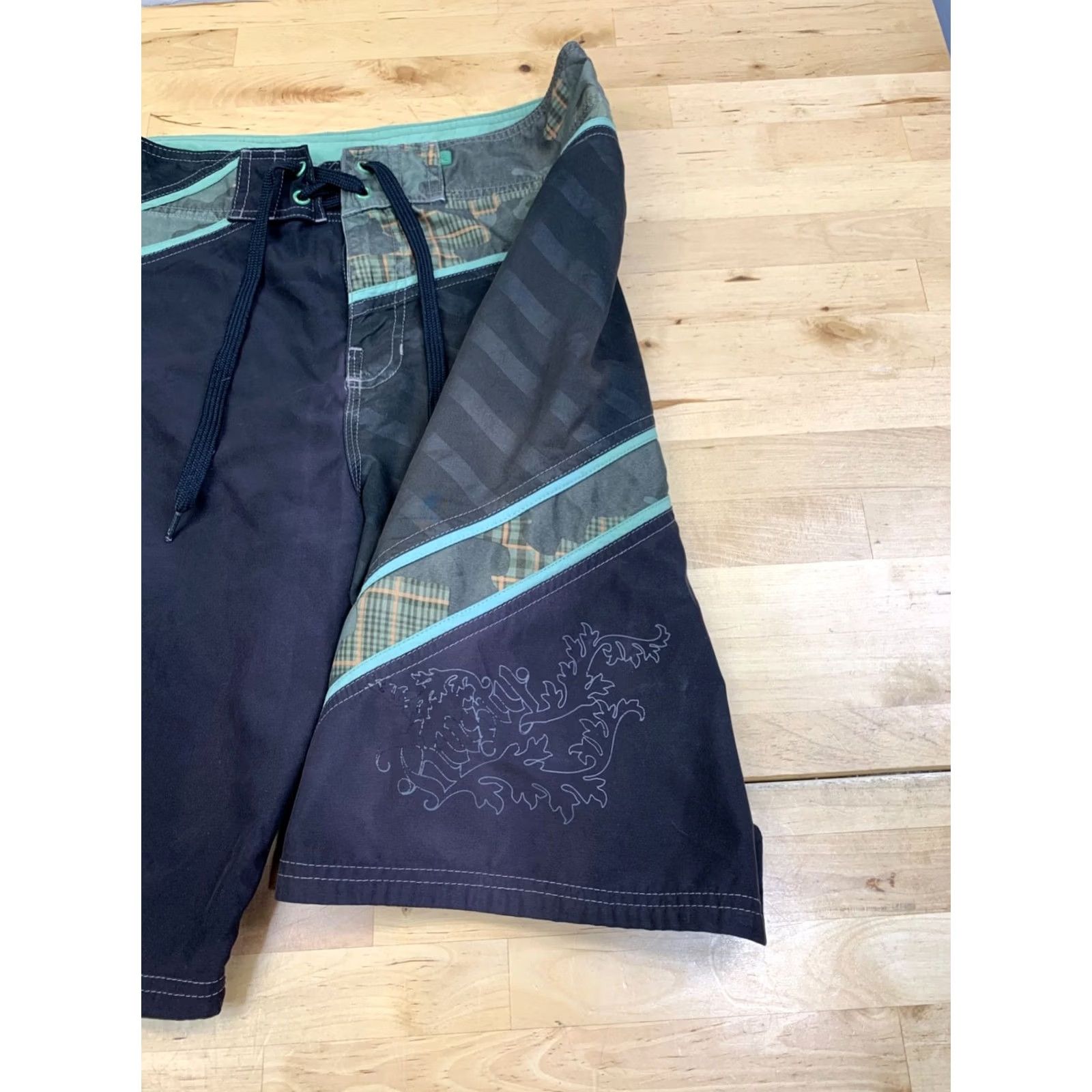 Rusty VINTAGE Rusty Board Shorts Men 36 Black Y2K Embroidered Skull 13191 Size US 36 / EU 52 - 3 Thumbnail
