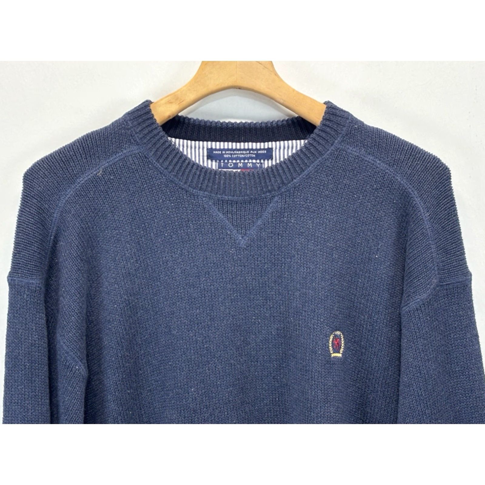 Tommy Hilfiger VINTAGE Tommy Hilfiger Sweater Shirt Men’s Large Blue Crew Knit Cotton 90s Crest Pullover Mens Size US L / EU 52-54 / 3 - 2 Thumbnail