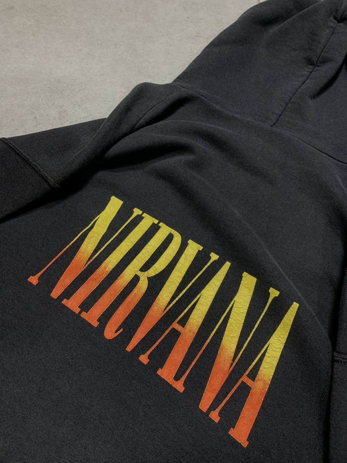Fruit Of The Loom Y2k / 90s Vintage faded Black Nirvana print Hoodie sweater Size US XL / EU 56 / 4 - 3 Thumbnail