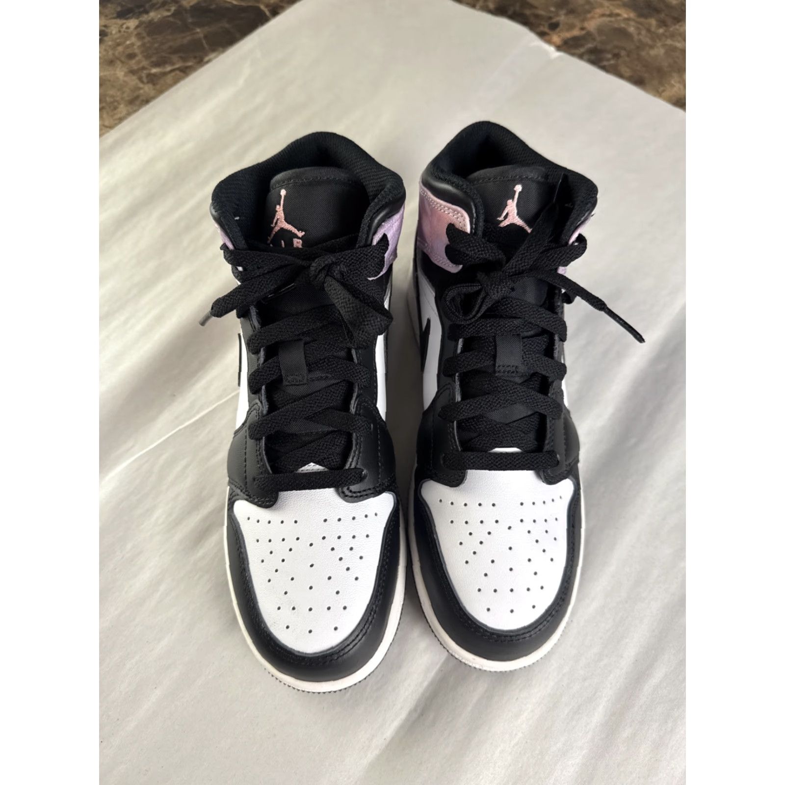 Jordan Brand Nike Air Jordan 1 Mid Bleached Coral White Black DM1200-001 6Y Womens 7.5 Shoes Size ONE SIZE - 4 Thumbnail
