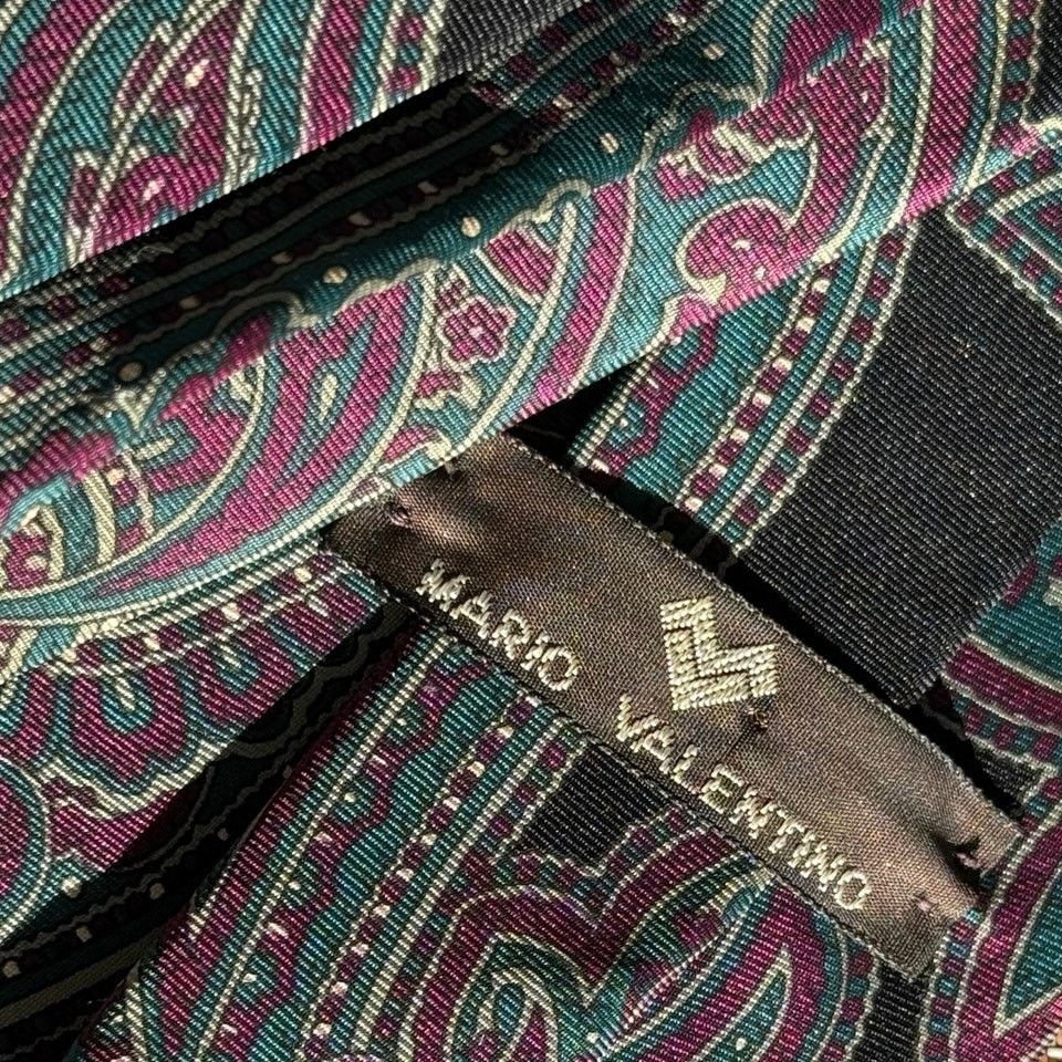Mario Valentino Mario Valentino Italian silk tie. paisley swirls Made in USA Size ONE SIZE - 4 Thumbnail
