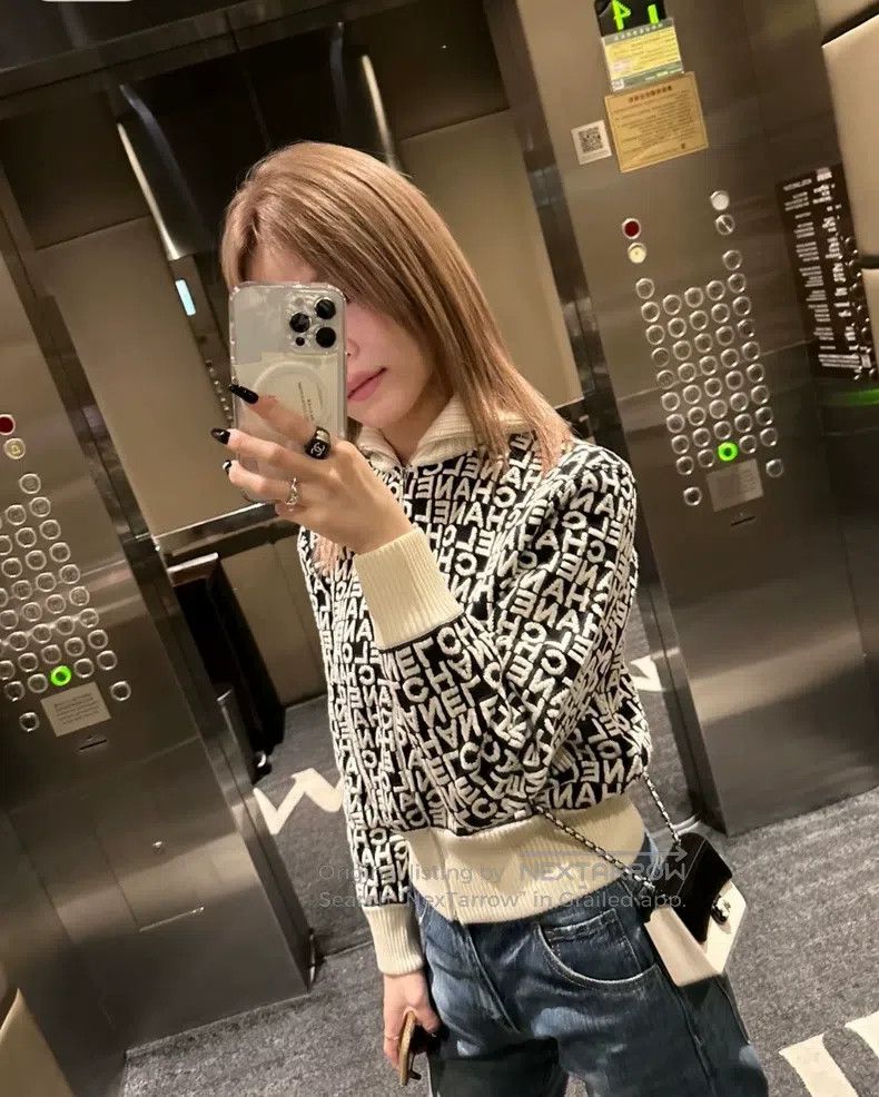 Chanel Chanel 19B black and white letter relief printed zipper kn Size XXS / US 00 / IT 34 - 3 Thumbnail