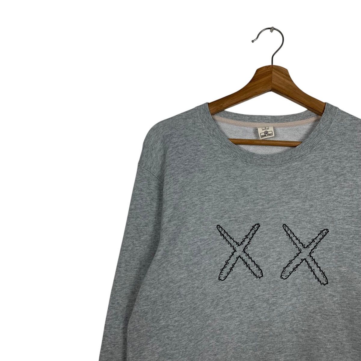 Uniqlo KAWS SESAME STREET Graphics Crewneck Sweatshirt #1978-C86 Size US S / EU 44-46 / 1 - 6 Thumbnail