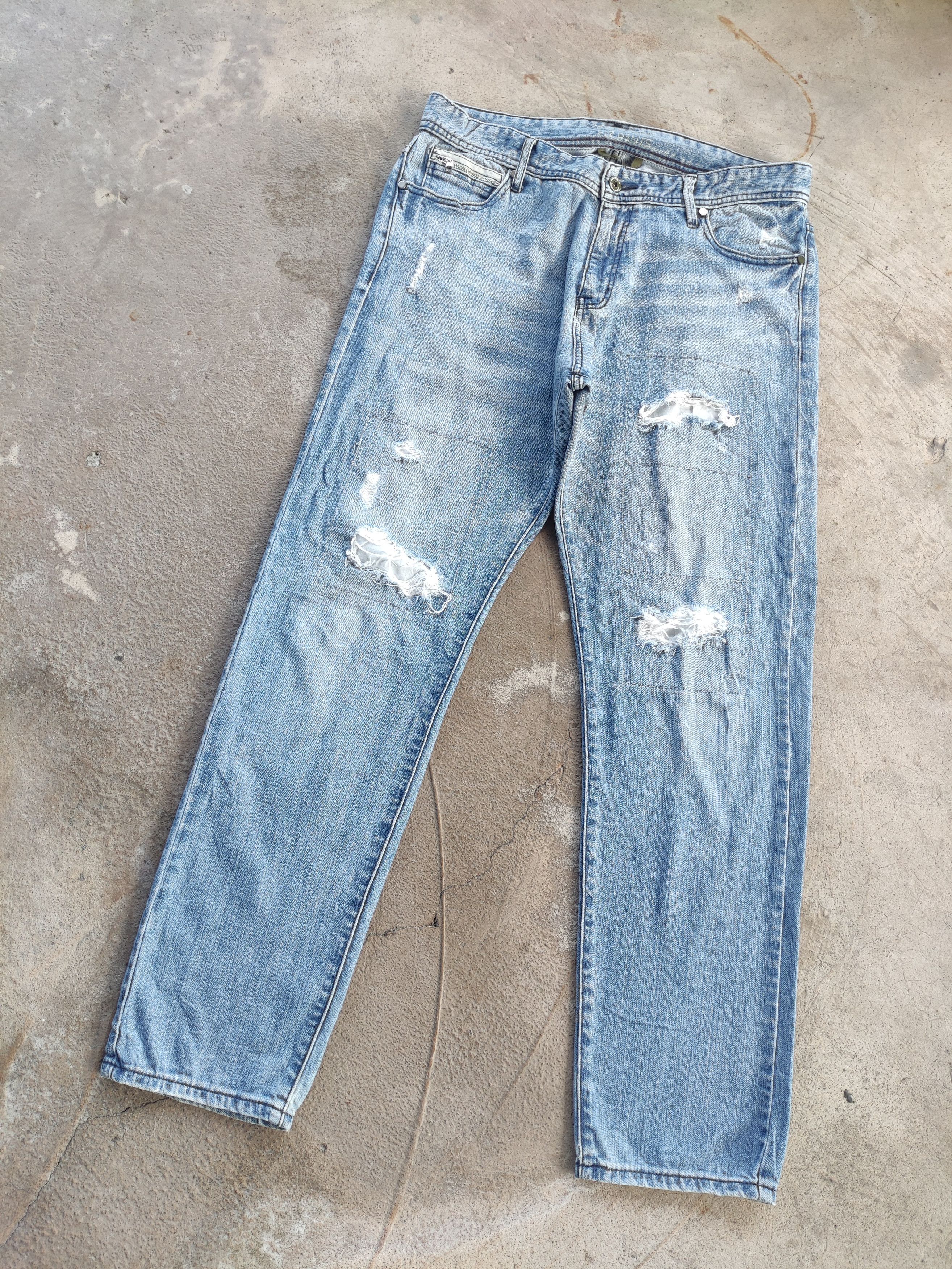 Japanese Brand Vintage Japanese Jean Distressed Faded Denim Pants Size US 34 / EU 50 - 2 Thumbnail