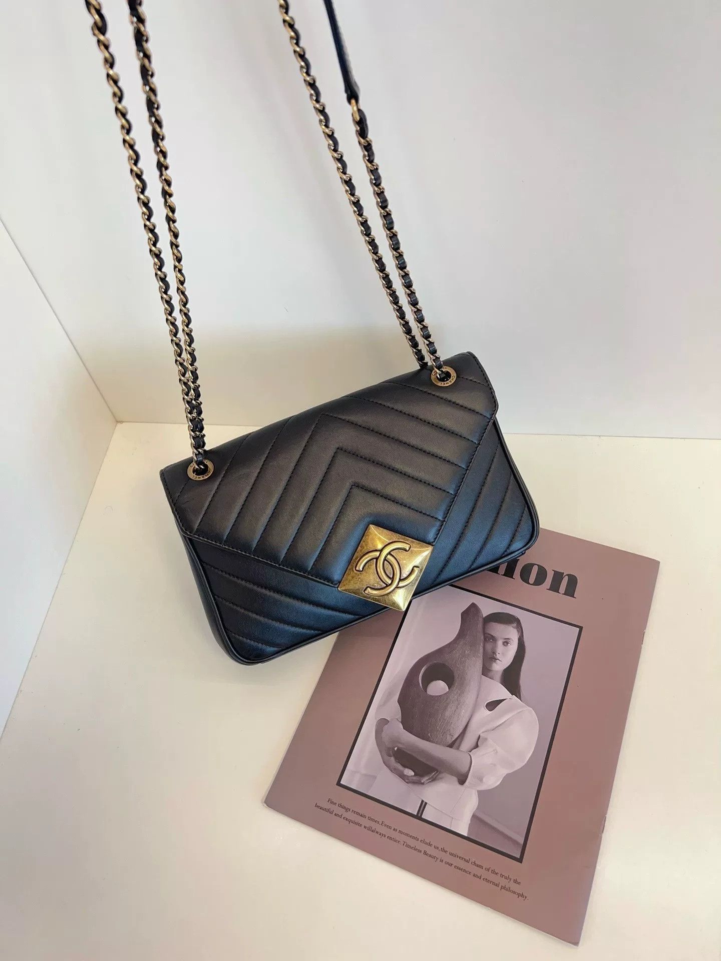 Chanel Pre-loved Bag Very good condition Size ONE SIZE - 1 Thumbnail