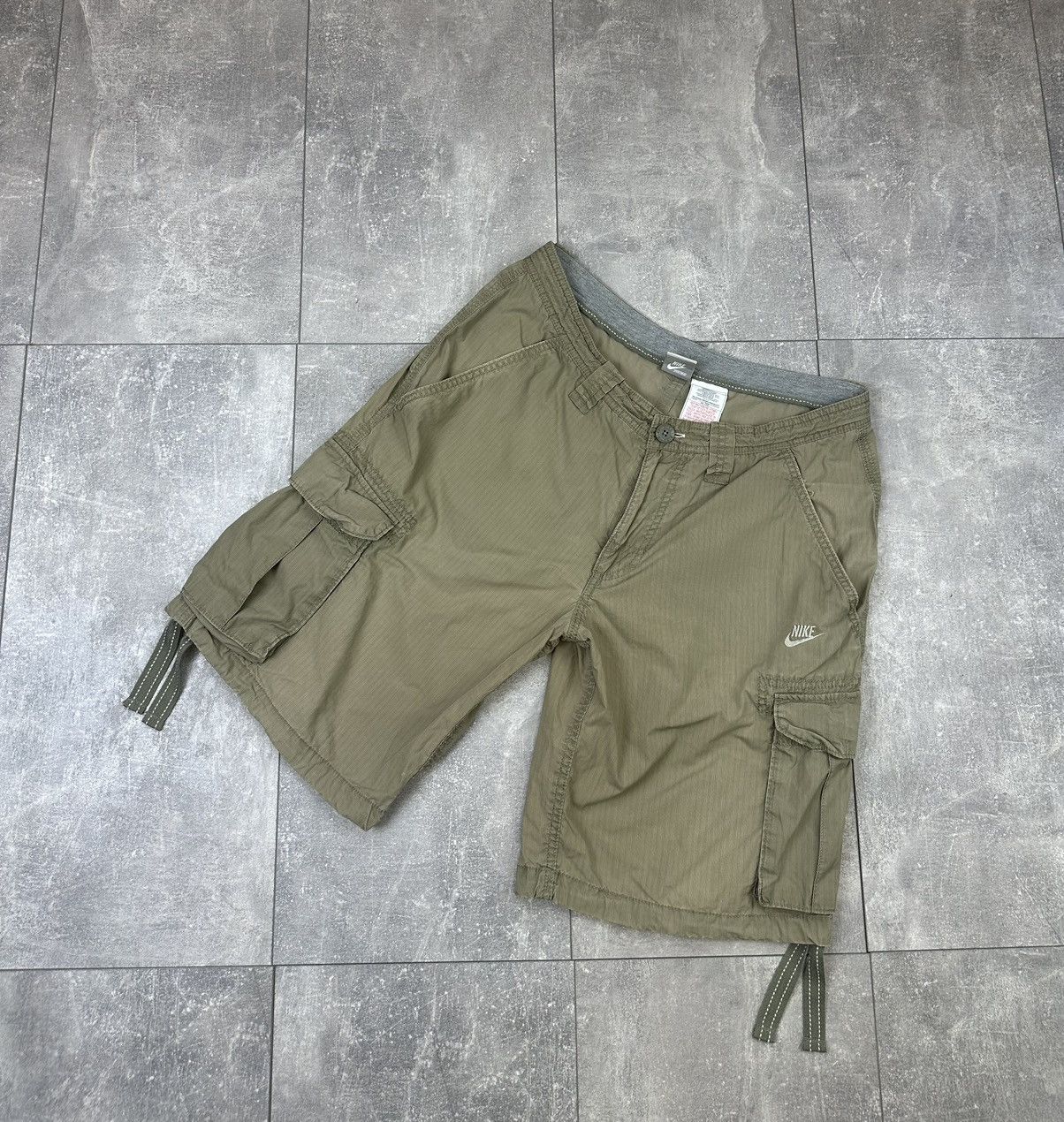 Nike Nike Vintage Cargo Shorts Y2K Size US 33 - 1 Thumbnail