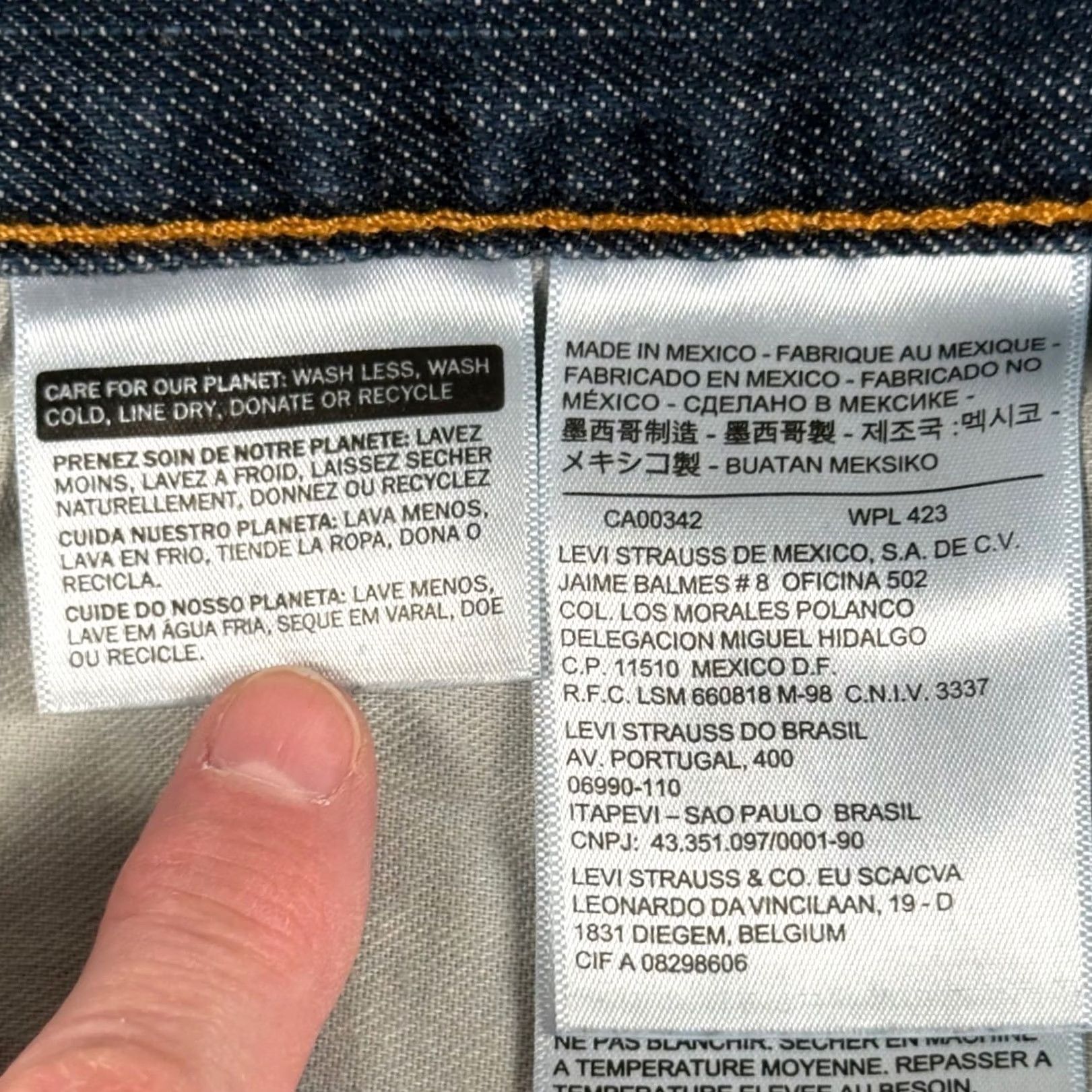 Levi's VINTAGE Levi's Jeans 550 Relaxed Fit Dark Wash Denim 29in Inseam 50 Waist Men Jeans 5-Pocket Size US 34 / EU 50 - 5 Thumbnail
