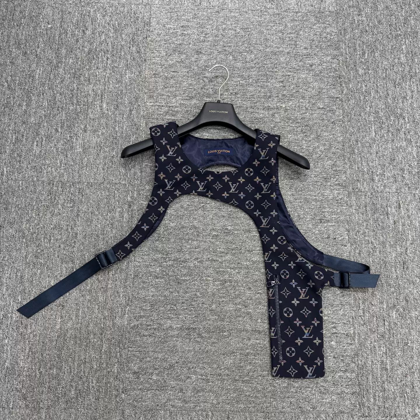 Louis Vuitton Louis Vuitton Multicolor Monogram Vest Size US L / EU 52-54 / 3 - 1 Thumbnail