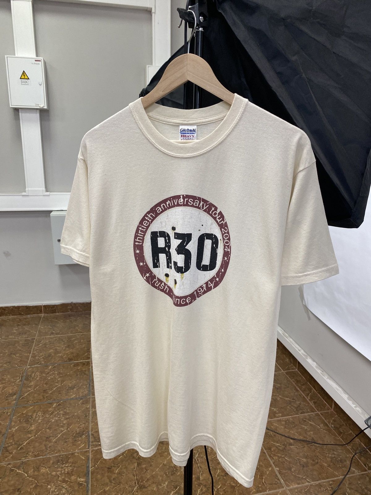 Gildan Vintage RUSH R30 Thirtieth Anniversary Tour 2004 T-Shirt Y2K Size US M / EU 48-50 / 2 - 1 Thumbnail
