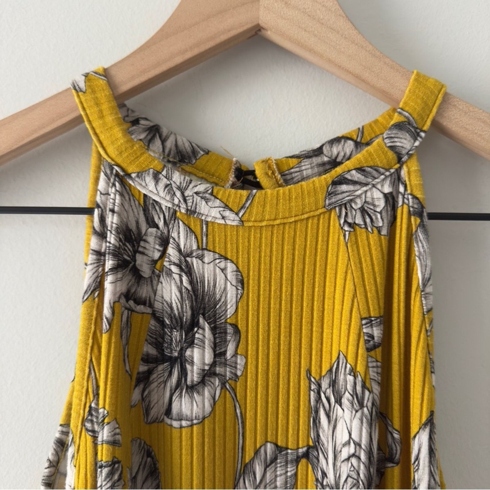 Other Sommer Floral Yellow Halter Neck Bodysuit Button Keyhole EUC Size S / US 4 / IT 40 - 10 Thumbnail
