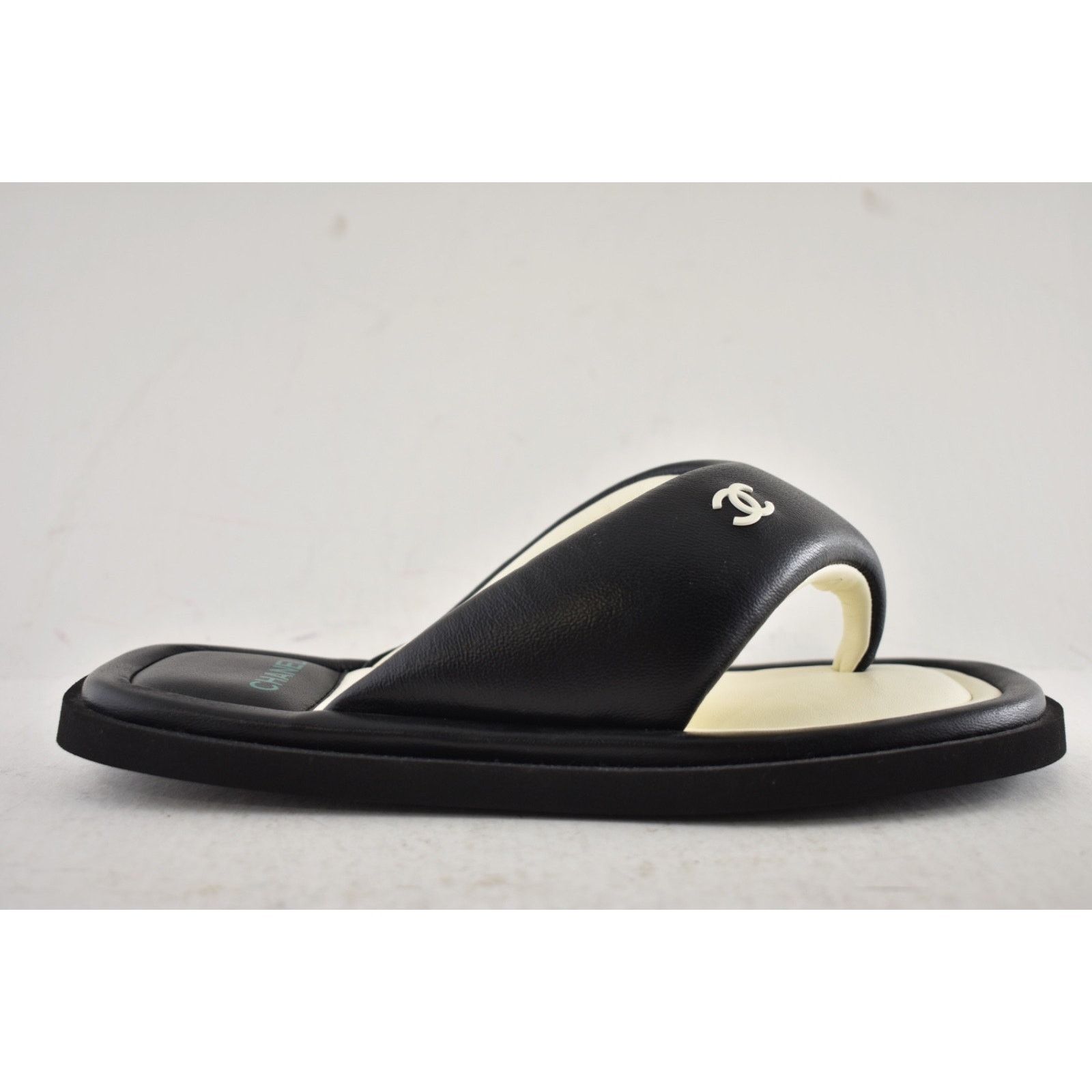Chanel 22P Padded Pool Thong Logo Mule Slide Flat Sandal 36 Size US 6 / IT 36 - 2 Thumbnail
