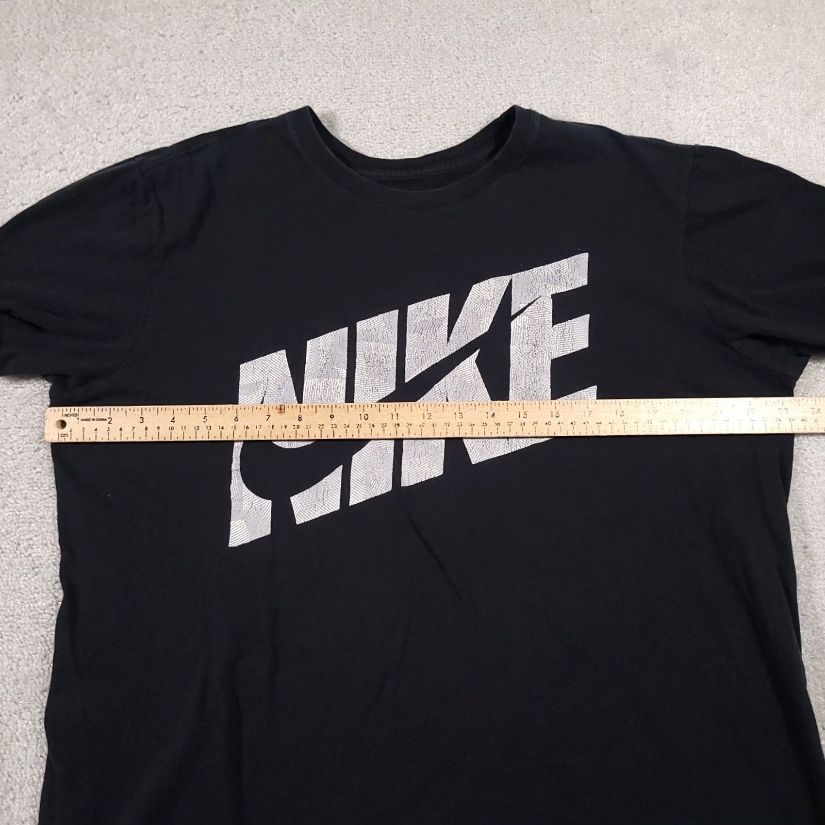 Nike Nike Tee T-Shirt Men XL Graphic Big Logo Black Swoosh Athletic Cut Grunge Size US XL / EU 56 / 4 - 5 Thumbnail
