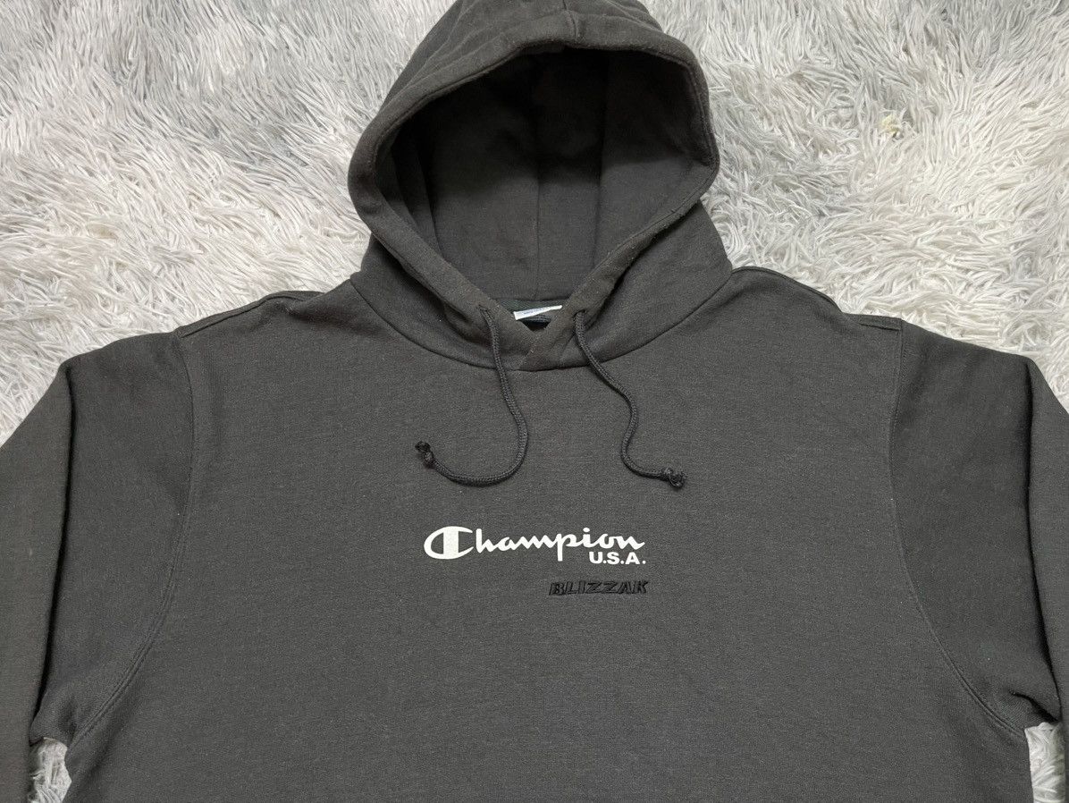 Champion 2000s CHAMPION BLIZZARD EMBROIDERY HOODIE NICELY FADED Size US L / EU 52-54 / 3 - 5 Thumbnail