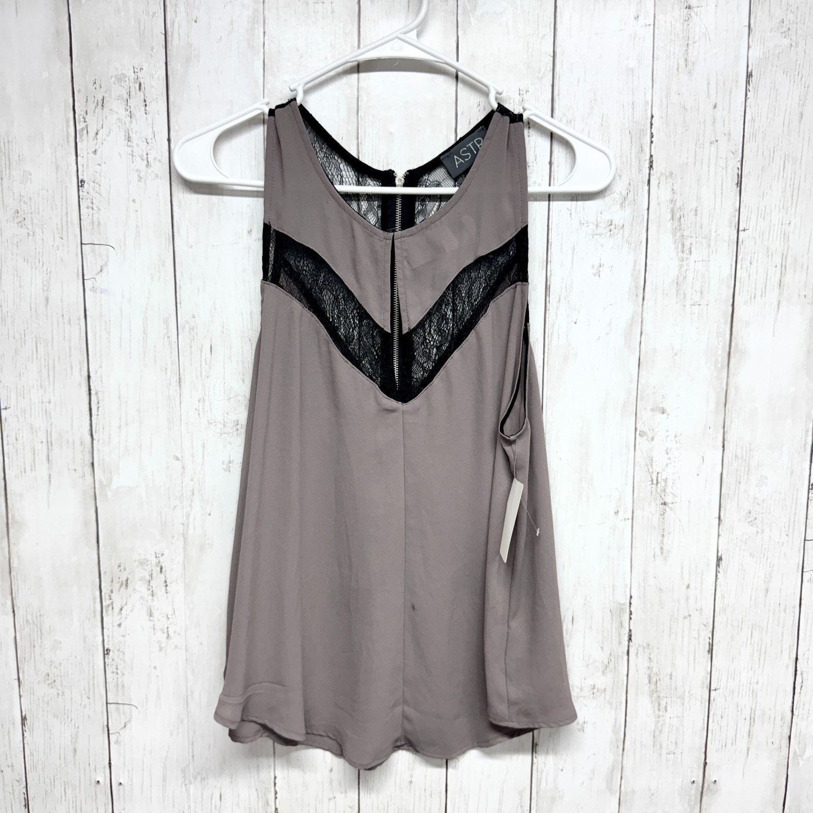ASTR The Label ASTR Blouse Size Medium Lace Inset Scoop Neck Sleeveless Top Size M / US 6-8 / IT 42-44 - 1 Thumbnail