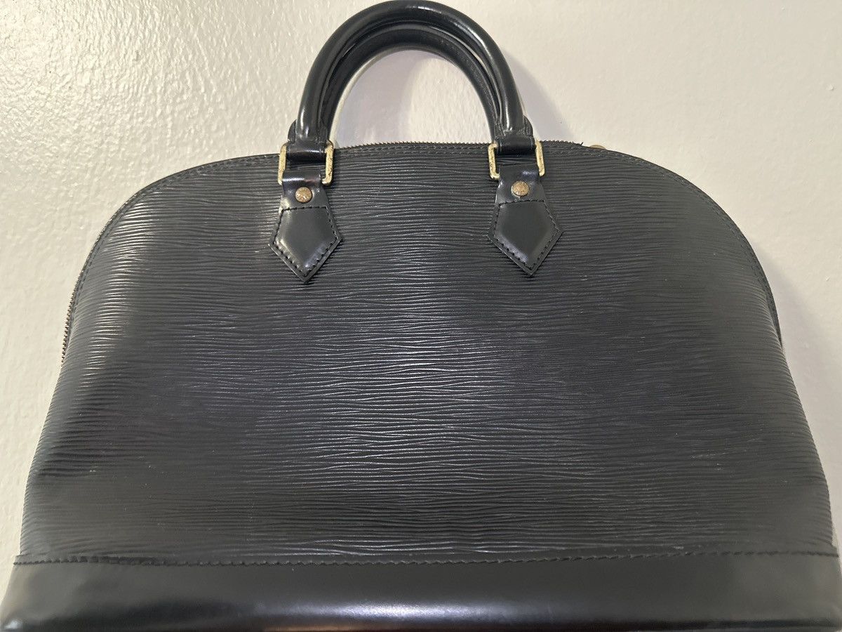 Louis Vuitton × Vintage Vintage Louis Vuitton Epi Alma PM Black purse Size ONE SIZE - 5 Thumbnail