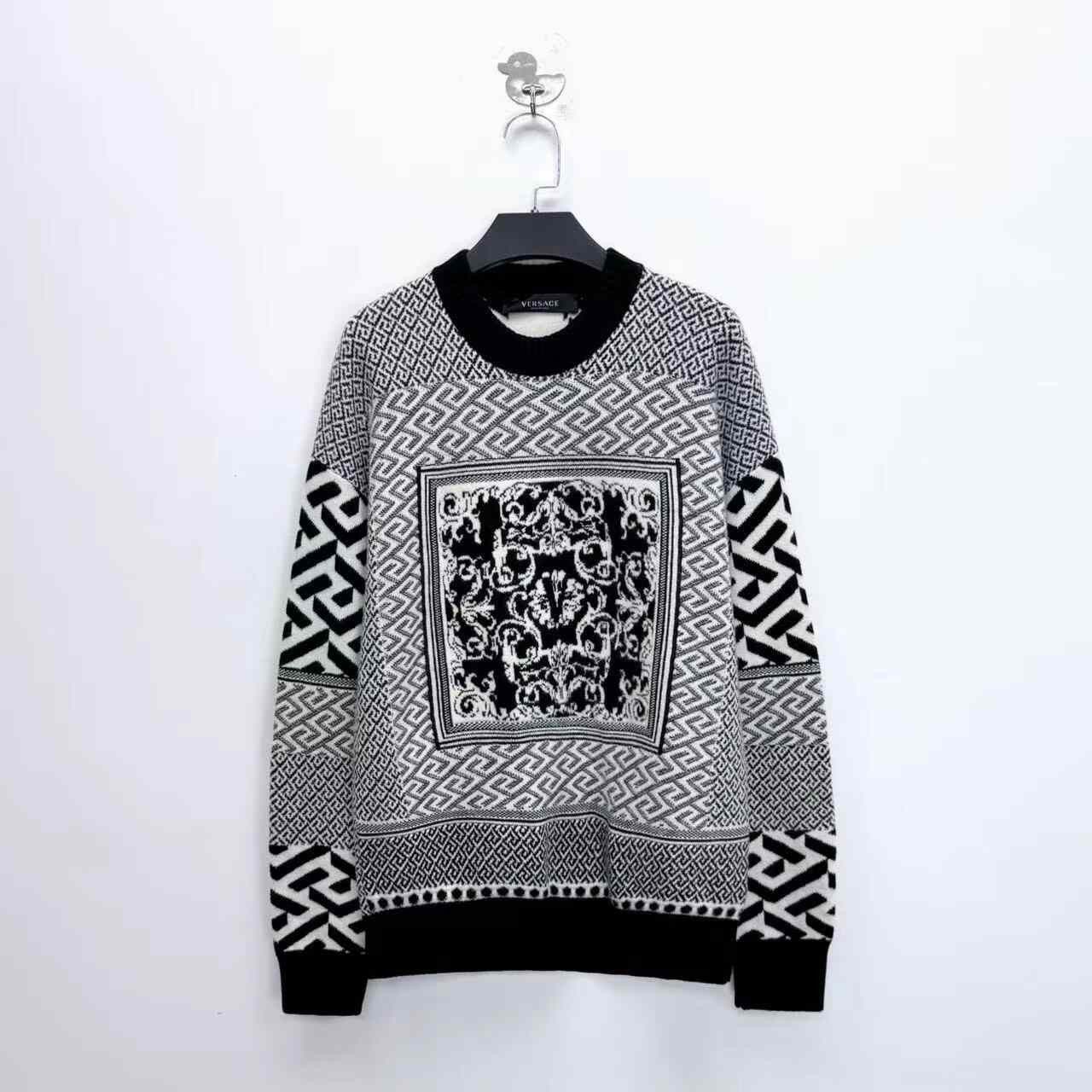 Versace Versace Retro Black Sweater 48 Women Size XL / US 12-14 / IT 48-50 - 1 Thumbnail
