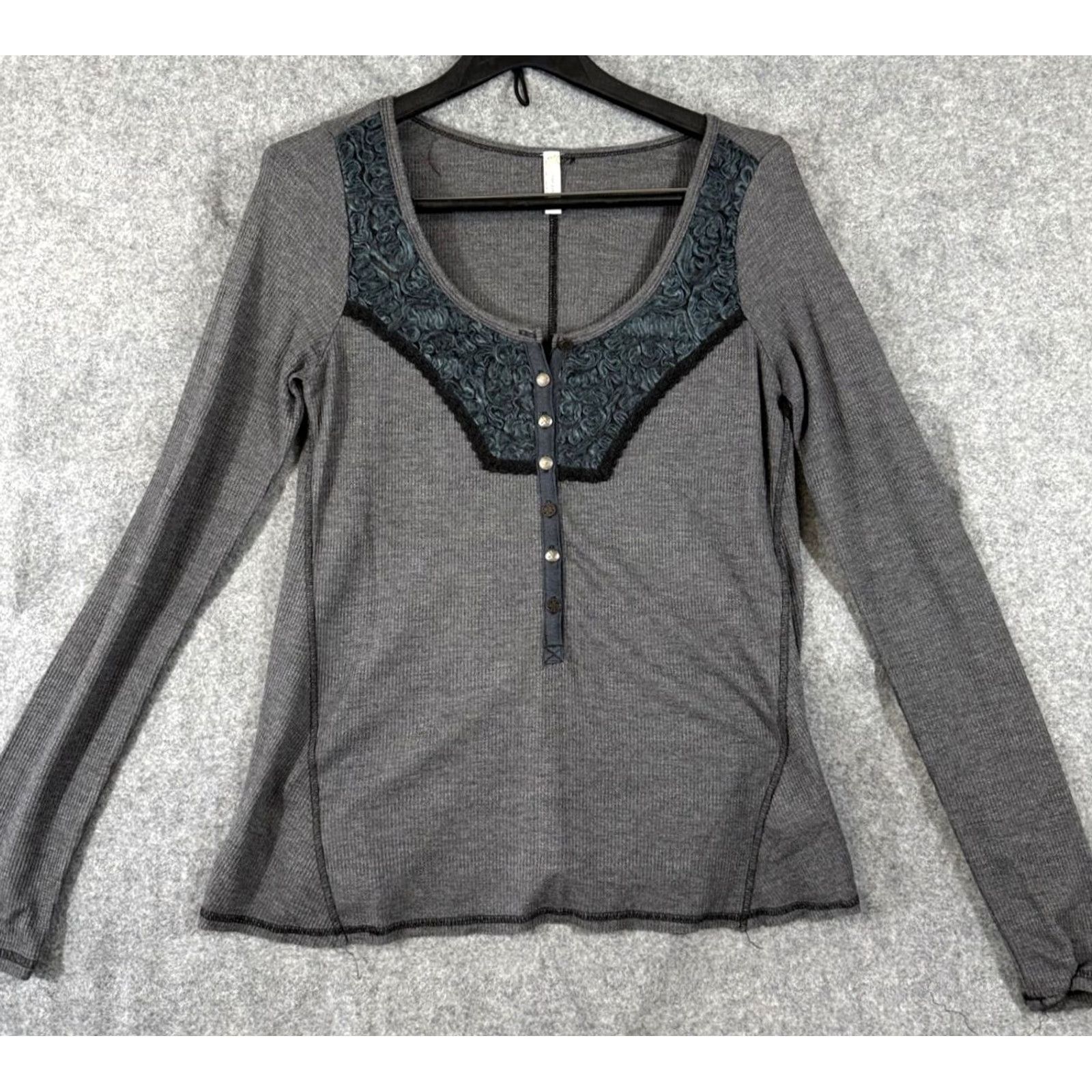 Free People Free People Thermal Top Womens M Gray Henley Neck Ribbon Details Long Sleeve Button Front Blouse Size M / US 6-8 / IT 42-44 - 2 Thumbnail
