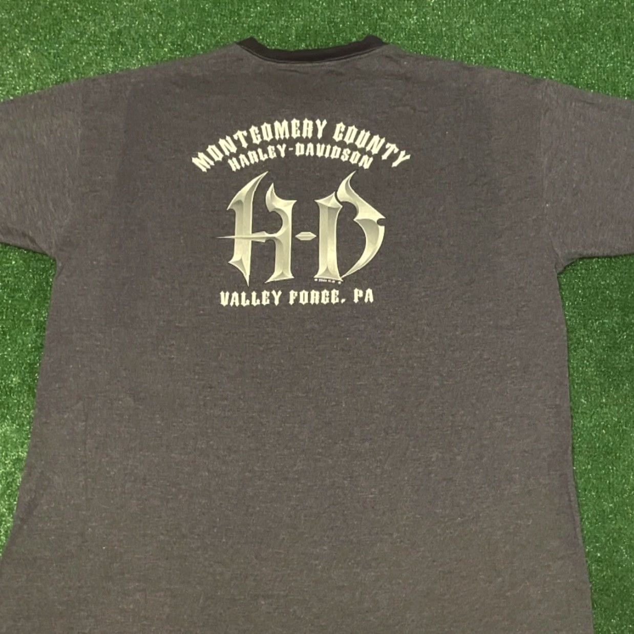 Harley Davidson VINTAGE Harley-Davidson Tattoo Wings Dice 2004 PA VTG Ringer Shirt Mens XL Gray Short Sleeve T-Shirt Men Size US XL / EU 56 / 4 - 2 Thumbnail