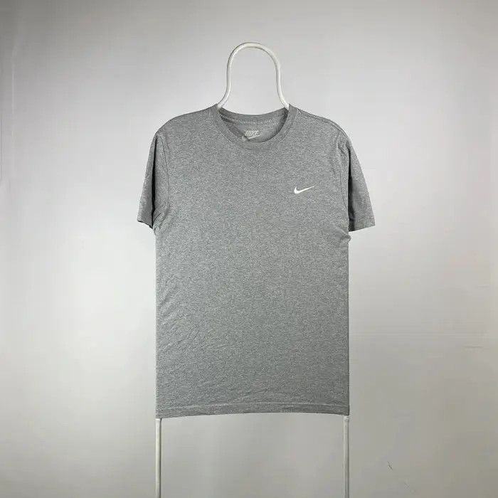 Nike Nike T-shirt embroidered logo swoosh size Medium Size US M / EU 48-50 / 2 - 1 Thumbnail