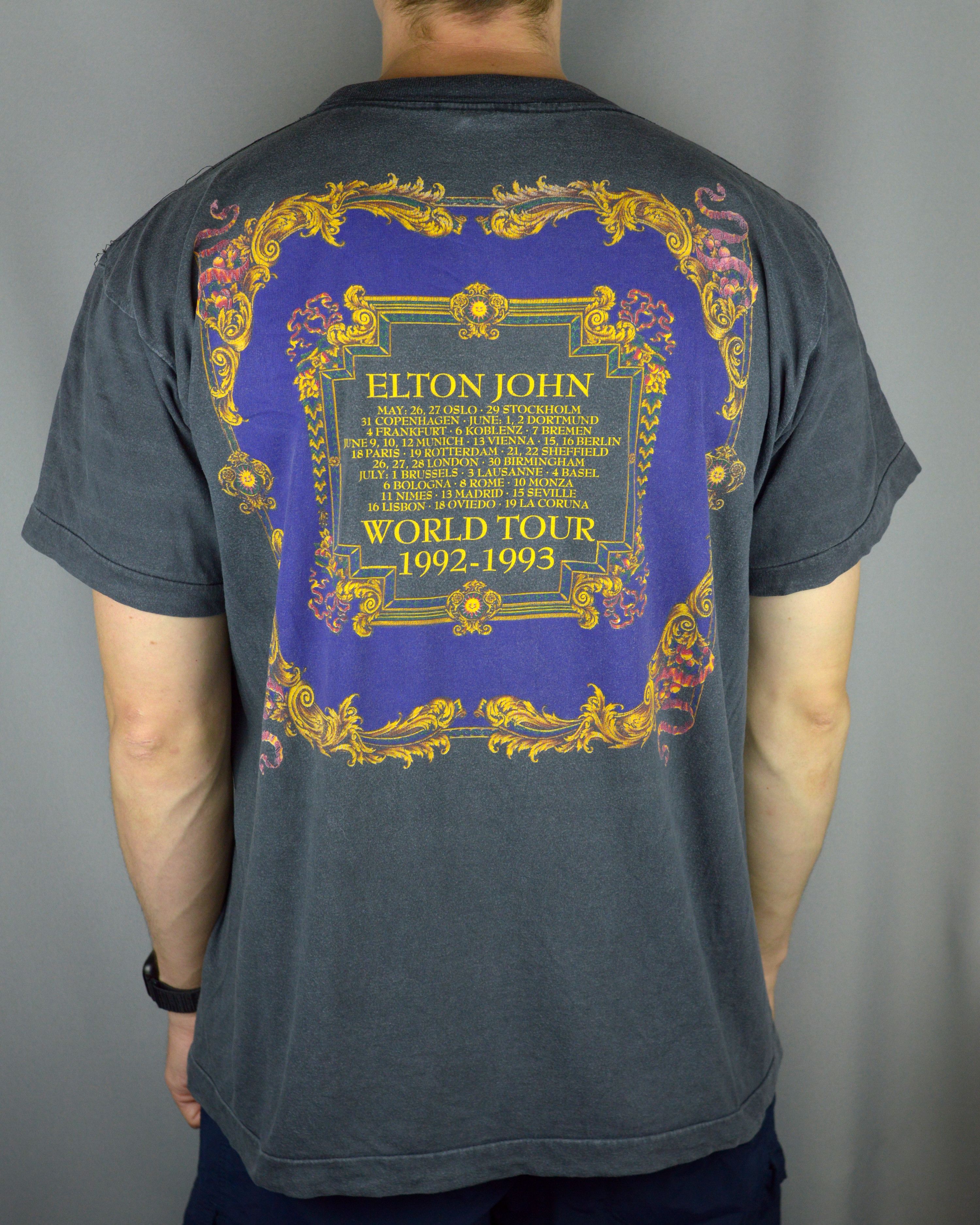 Vintage Vintage Elton John Gianni Versace The Tour 1992 t shirt Size US XL / EU 56 / 4 - 2 Thumbnail