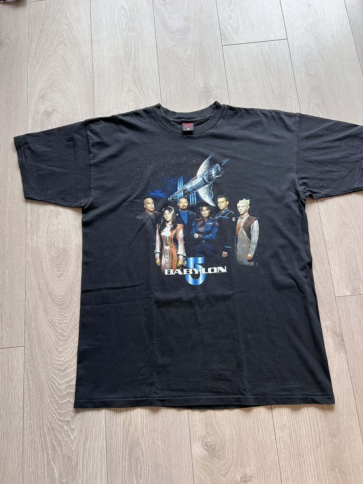 Other Vintage 90s Babylon 5 TV show Fashion Victim t shirt 1998 Size US XL / EU 56 / 4 - 2 Thumbnail