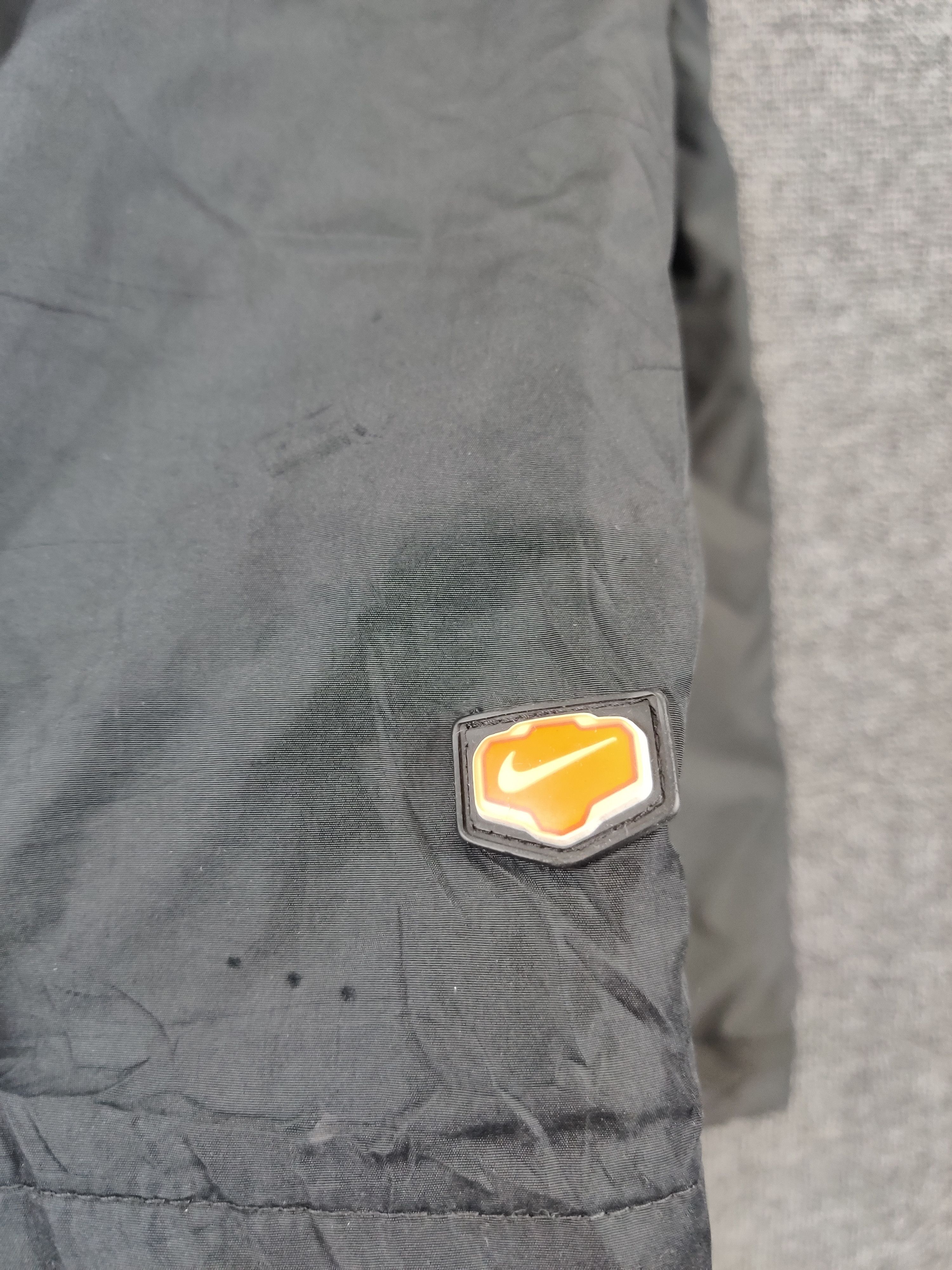 Nike Vintage Nike Windbreaker Light Jacket Size US L / EU 52-54 / 3 - 12 Thumbnail