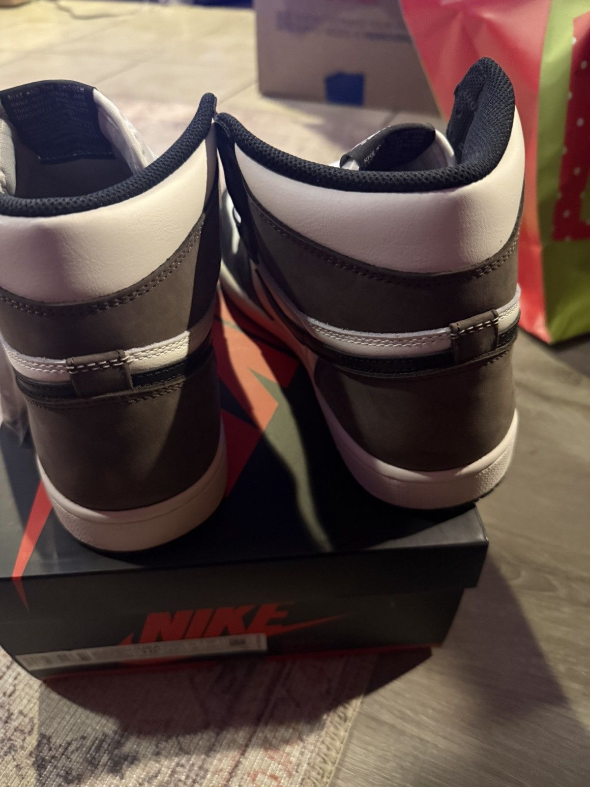 Jordan Brand Nike Air Jordan 1 Retro High OG "Dark Mocha" Size US 10.5 / EU 43-44 - 6 Thumbnail