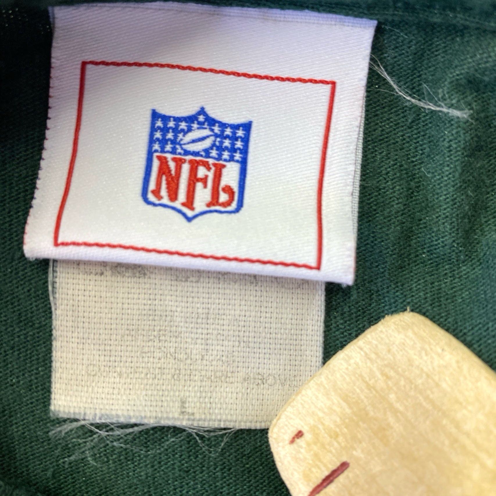 NFL VINTAGE NFL Green Bay Packers helmet Logo T-Shirt Large Mens 90s Team Football Green Cotton Knit Embroidered Short Sleeve Crew Neck Casual Shirt Size US L / EU 52-54 / 3 - 3 Thumbnail