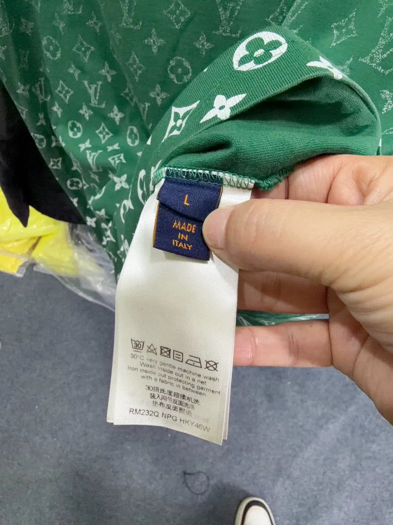 Louis Vuitton Louis Vuitton Green gradient logo short-sleeved T-shirt Size US L / EU 52-54 / 3 - 4 Thumbnail