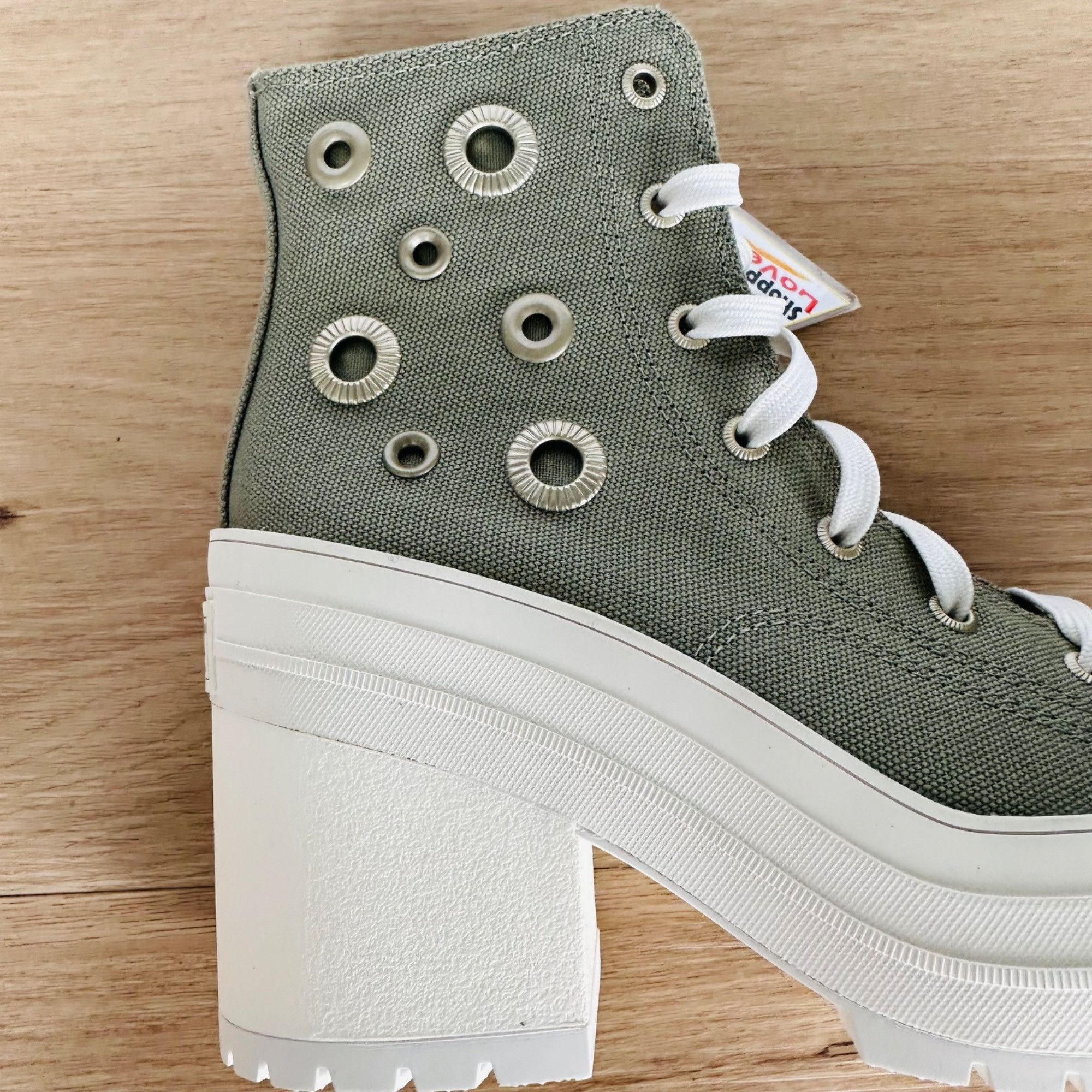 Converse ❤️Converse Chuck 70 De Luxe High Heel Green Platform Size 5. Size US 5.5 / EU 38 - 6 Thumbnail