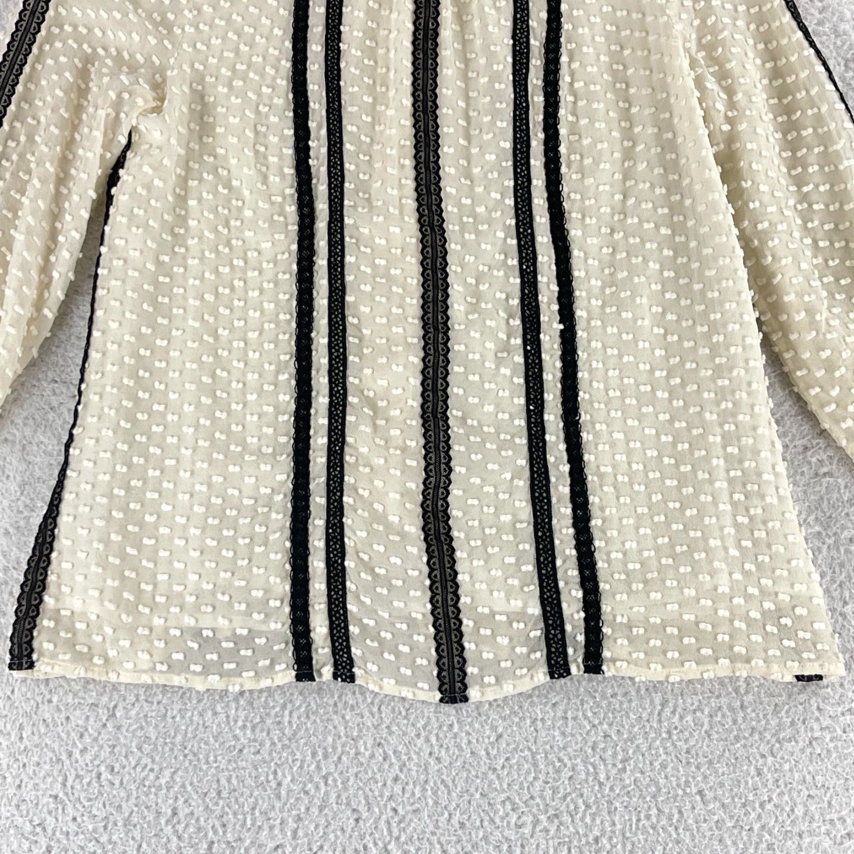 J.Crew J. Crew Shirt Womens Size 2 Ivory Swiss Dot Lace Trim 3/4 Sleeve Silk Blend Shirt Womens Size 2 Ivory Swiss Dot Lace Trim 3/4 Sleeve Silk Blend Size XS / US 0-2 / IT 36-38 - 5 Thumbnail