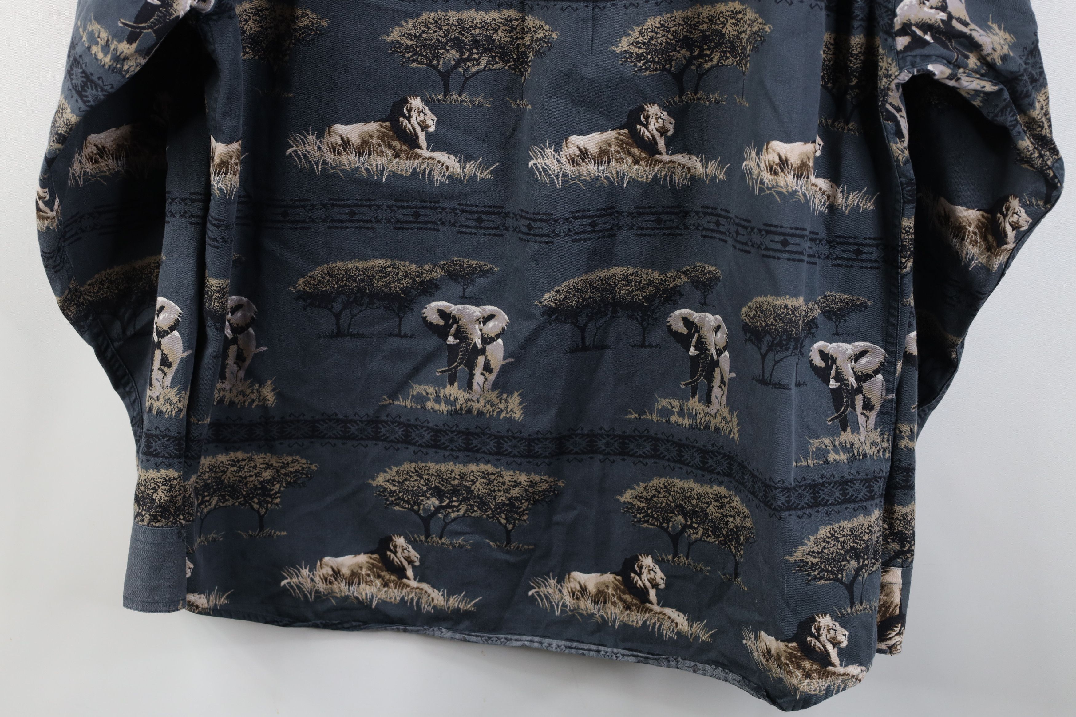 Vintage Vintage 90s Streetwear Elephant All Over Print Button Shirt Size US L / EU 52-54 / 3 - 13 Thumbnail