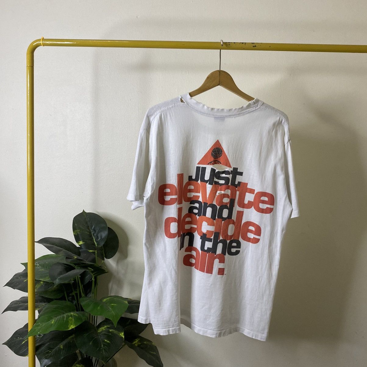 Above the Rim Vintage 1990s Above The Rim Hoopwear Distressed T Shirt Size US L / EU 52-54 / 3 - 1 Thumbnail
