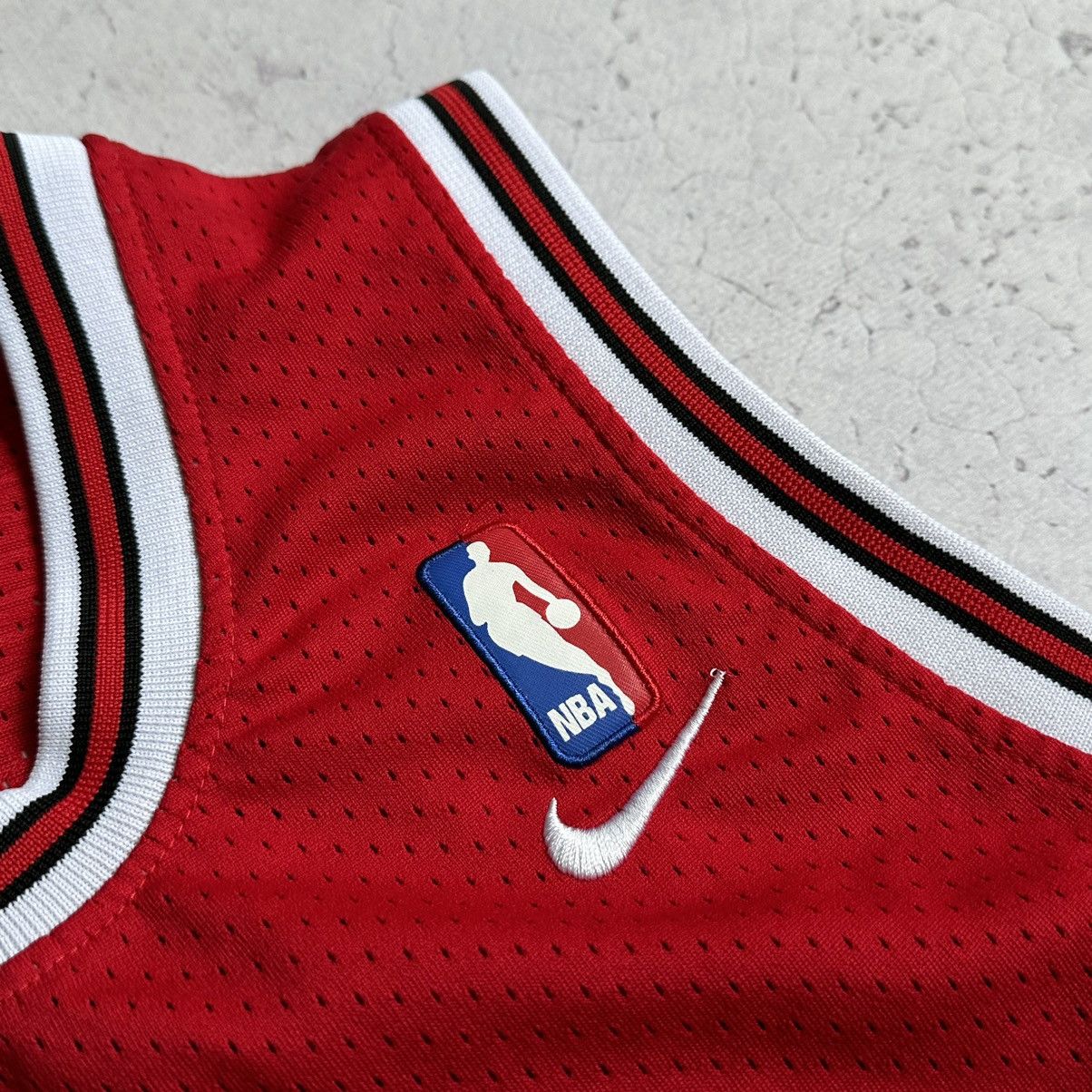 NBA × Nike Vintage Nike Chicago Bulls Jordan #23 NBA Jersey Size US M / EU 48-50 / 2 - 10 Thumbnail