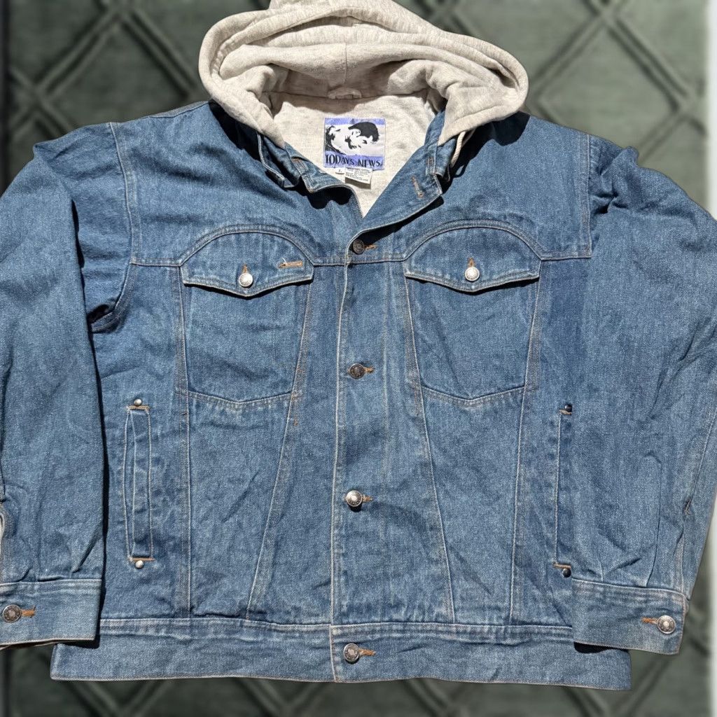 Denime VINTAGE Todays News Jacket Mens Large Hooded Denim Trucker Blue Pockets Button 90s Retro Casual Size US L / EU 52-54 / 3 - 1 Thumbnail