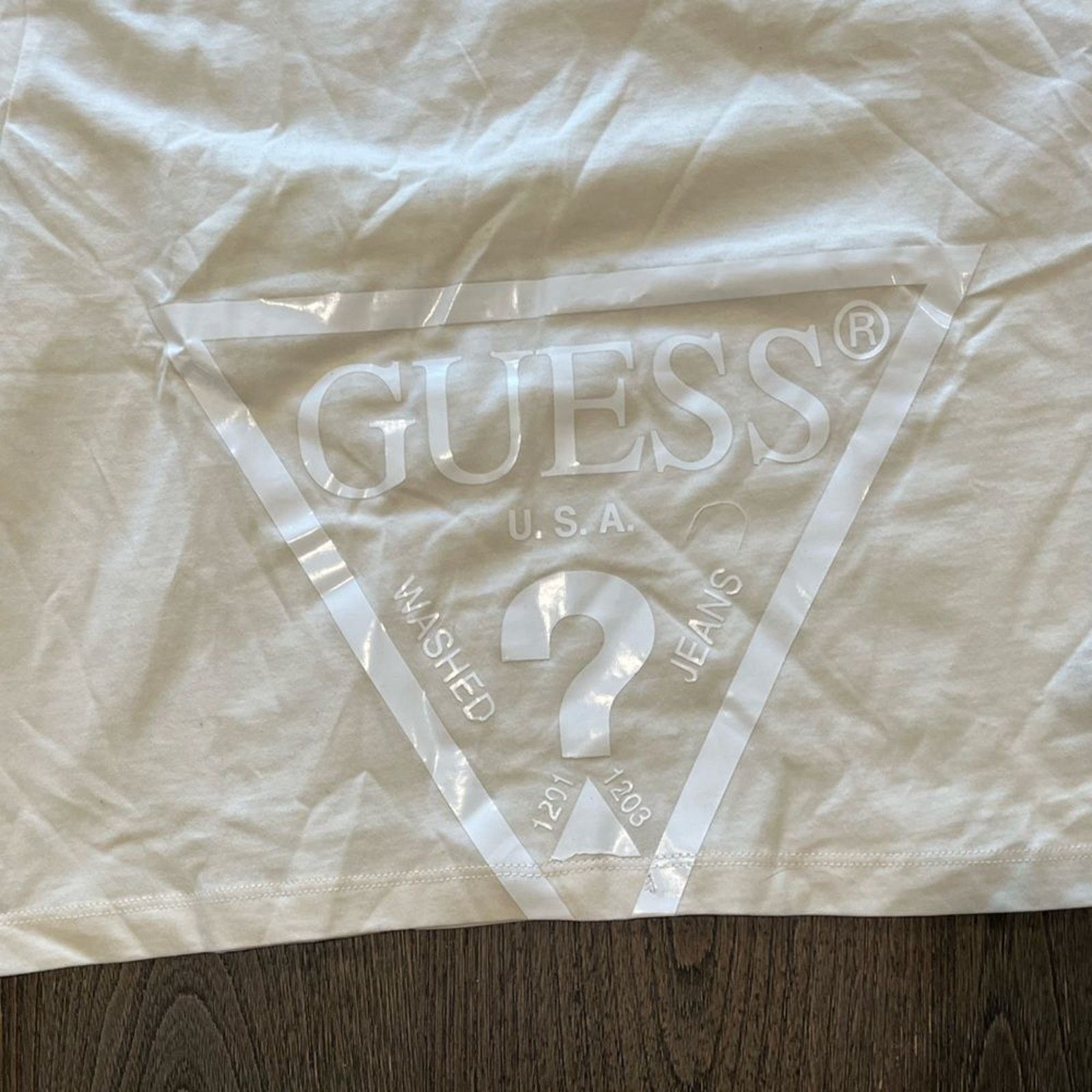 Guess NWOT Guess Light Beige Short Sleeve Crop Top Size M Size M / US 6-8 / IT 42-44 - 2 Thumbnail