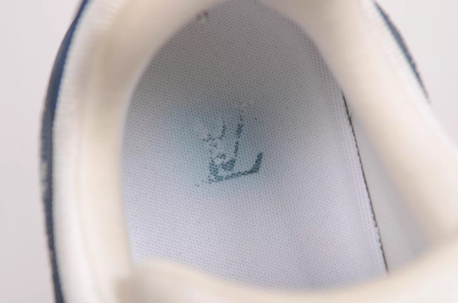 Louis Vuitton LV sneakers size 44 Size US 11 / EU 44 - 5 Thumbnail