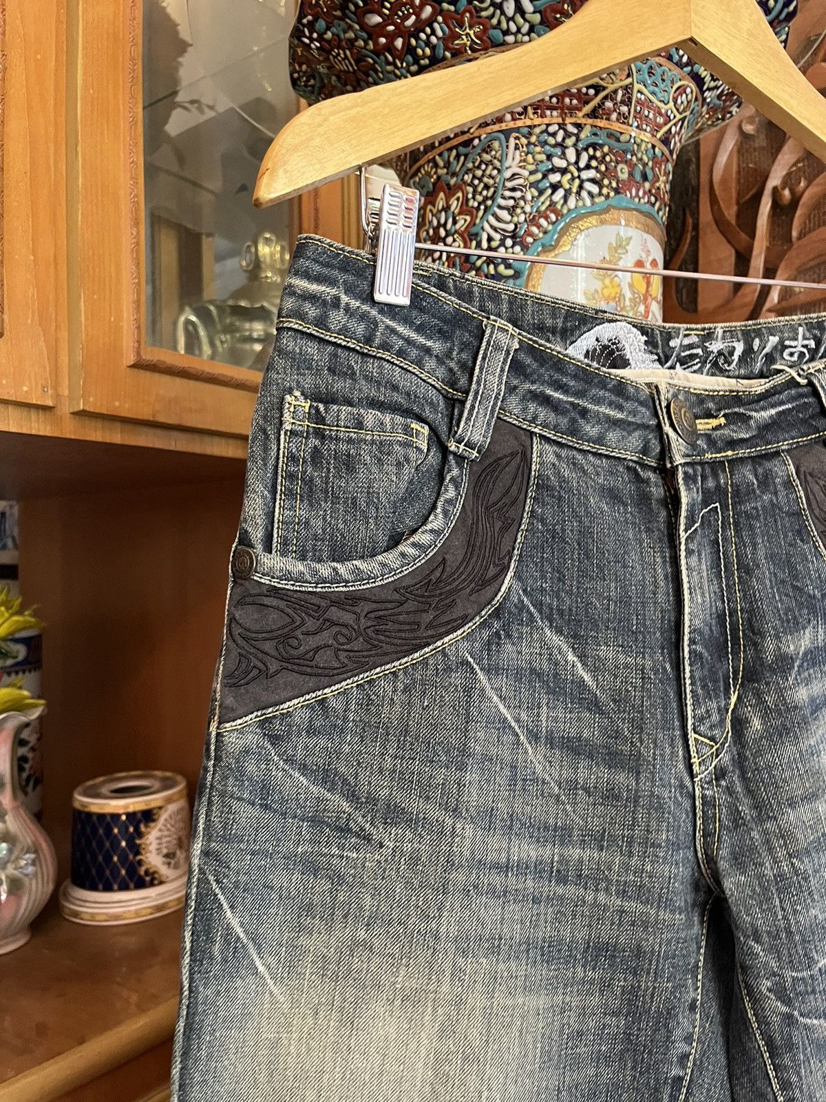 If Six Was Nine × Japanese Brand × KMRii Y2K Osaka Big Train Leather Carving Pocket Jeans Size US 34 / EU 50 - 3 Thumbnail
