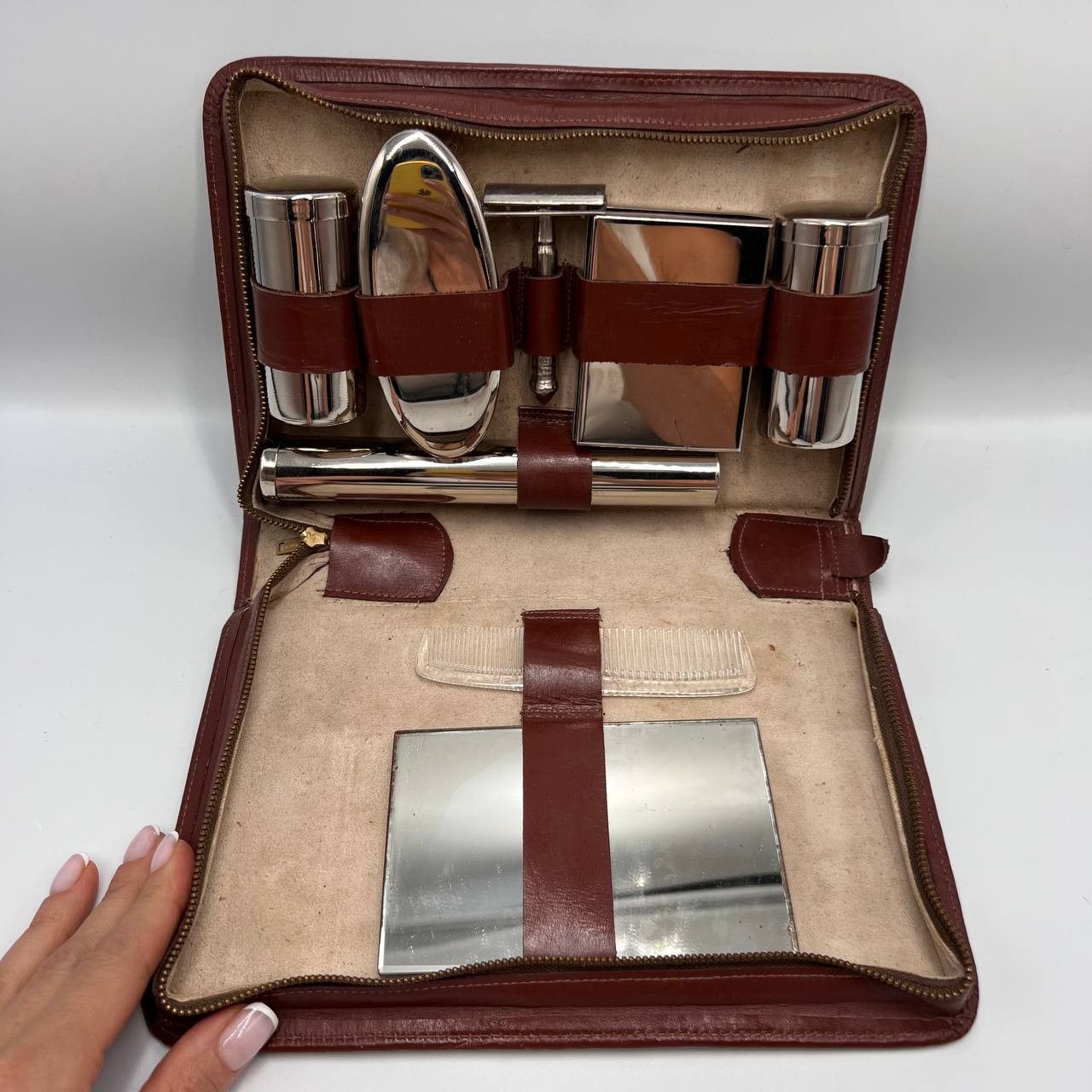 Vintage Vintage Men's Dressing Razor Travel Kit Vanity Case England Size ONE SIZE - 2 Thumbnail