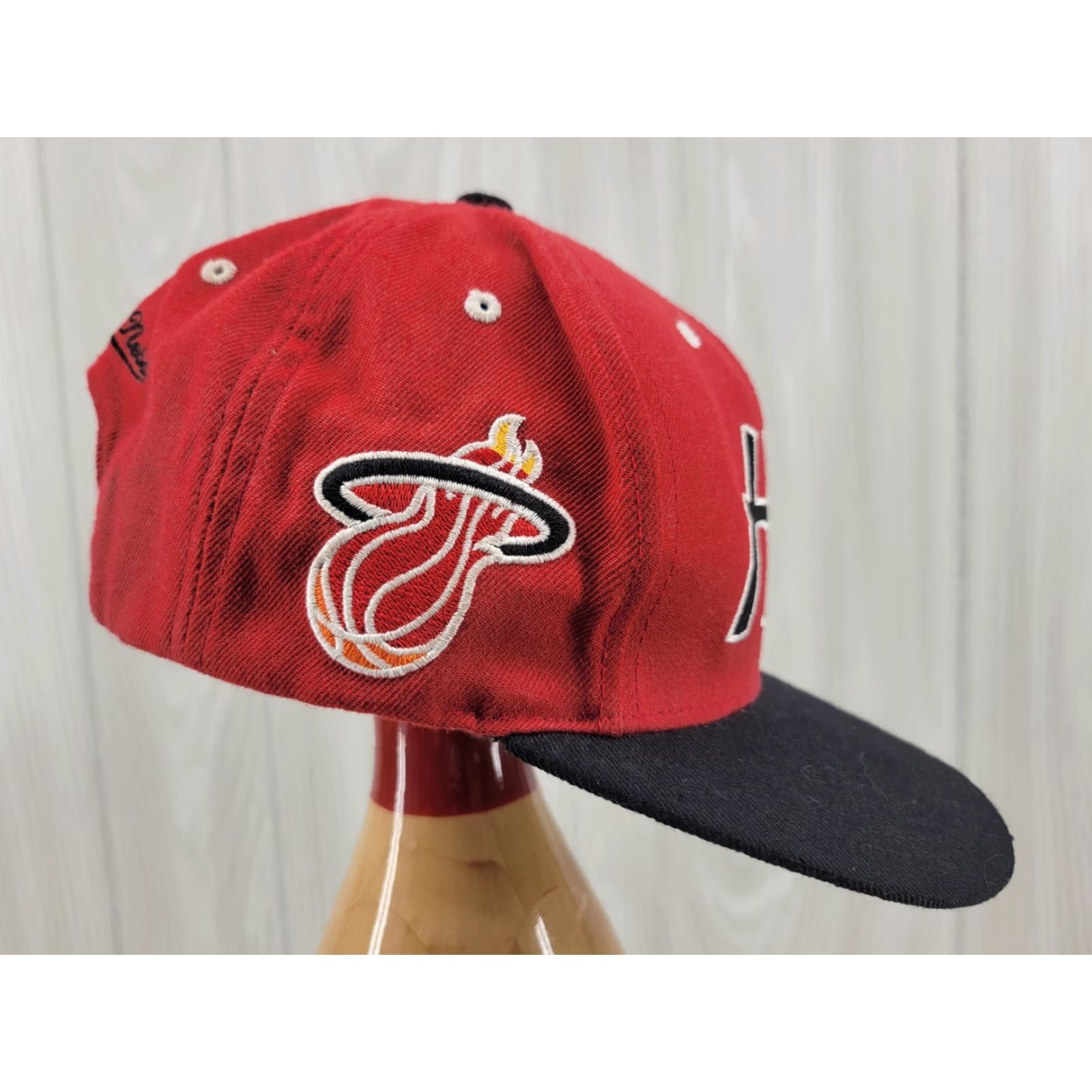 Mitchell & Ness Miami Heat Mitchell And Ness Embroidered Adjustable Snapback Cap Size ONE SIZE - 5 Thumbnail