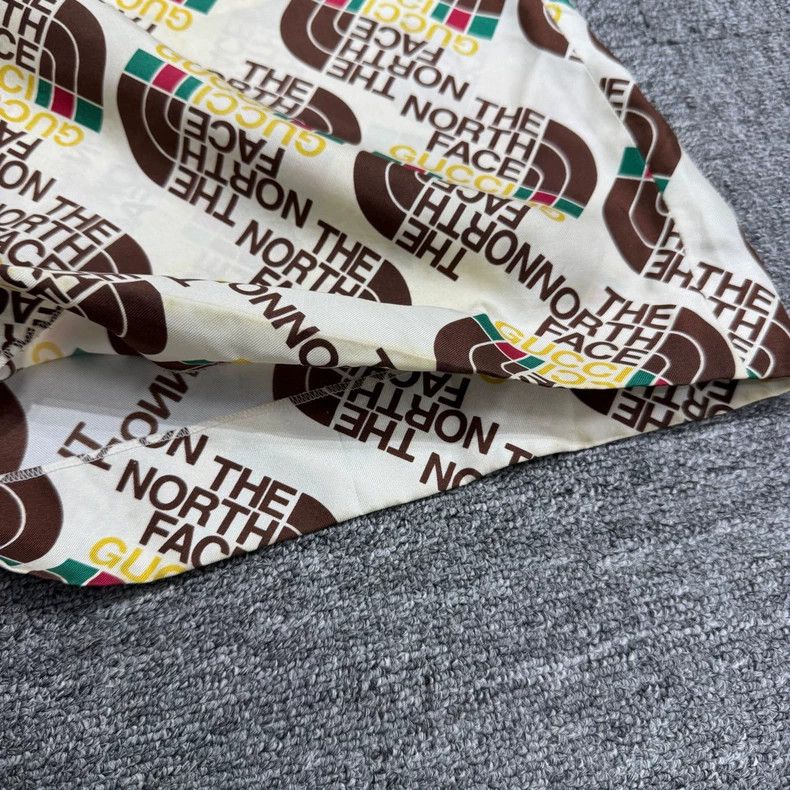 Gucci Gucci Tnf co-branded full-print mulberry silk shorts 2502-N Size US 34 / EU 50 - 6 Thumbnail