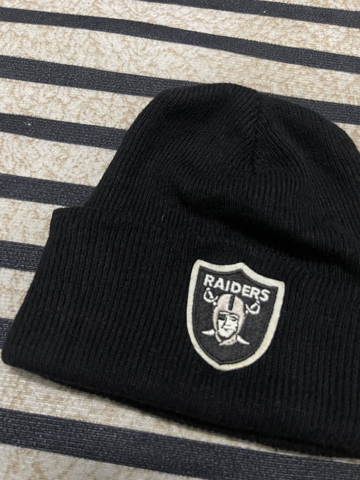 NFL 90s NFL RAIDERS EMBROIDERED LOGO BEANIE HAT Size ONE SIZE - 4 Thumbnail