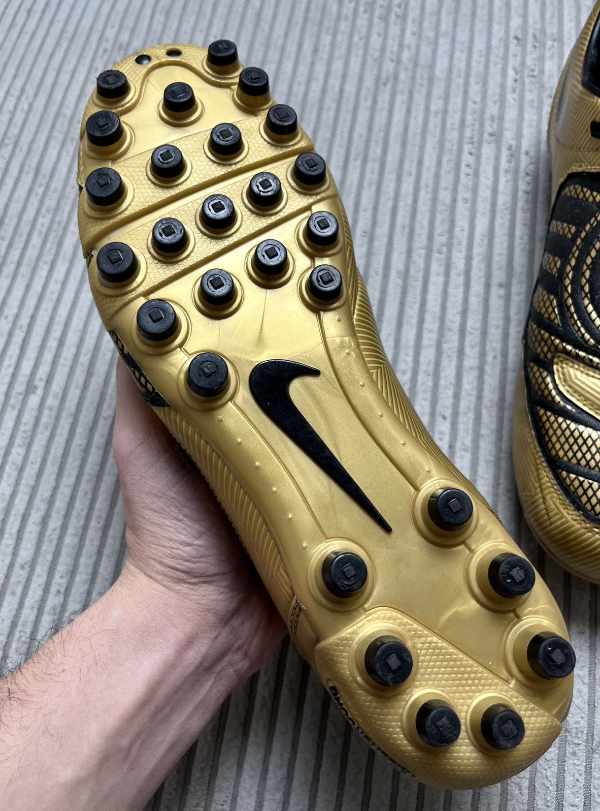 Nike Hype Nike Total 90 Shoot II MG Gold Football Cleats 00s Size US 9.5 / EU 42-43 - 18 Thumbnail