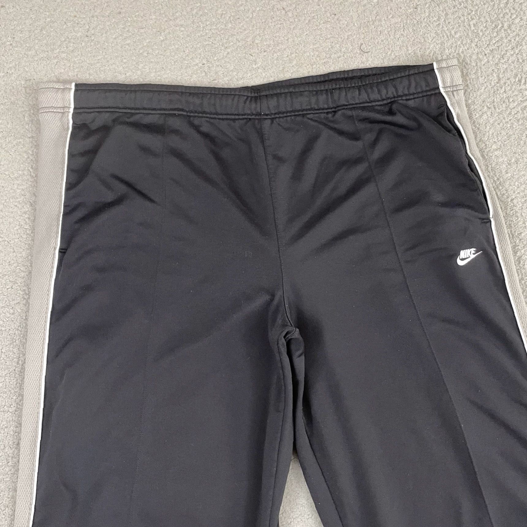 Nike VINTAGE Nike Pants Mens 2XL Black Track Pants Baggy Y2K Streetwear Waist 40in Pockets Elastic Waistband Size US 39 - 2 Thumbnail