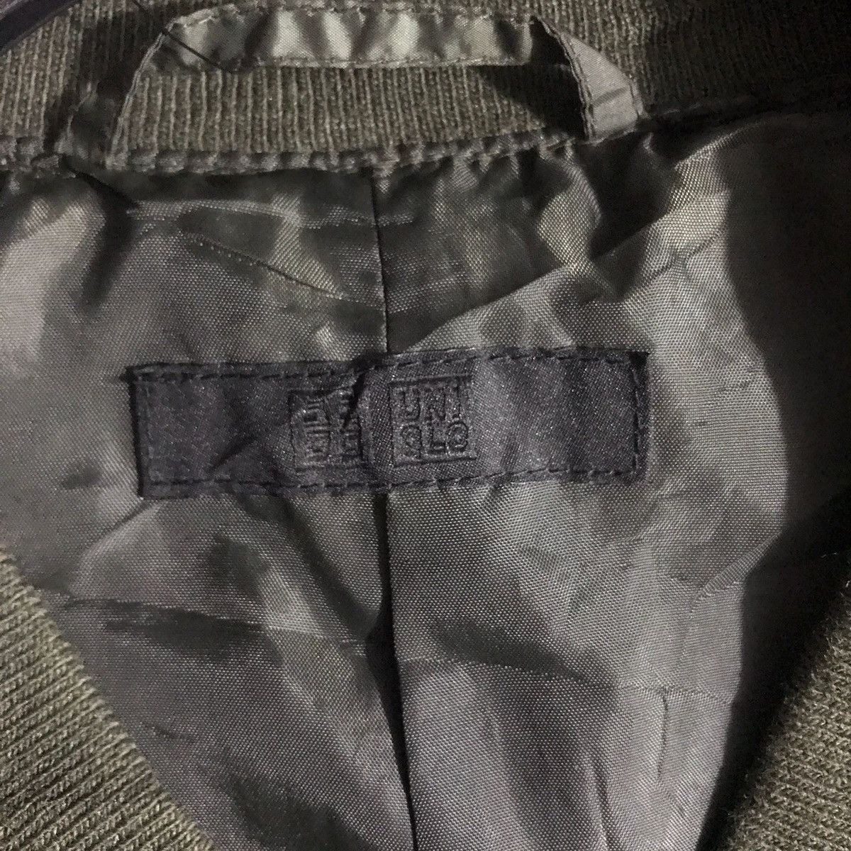 Uniqlo UNIQLO BOMBER TYPE MA1 Size US L / EU 52-54 / 3 - 6 Thumbnail