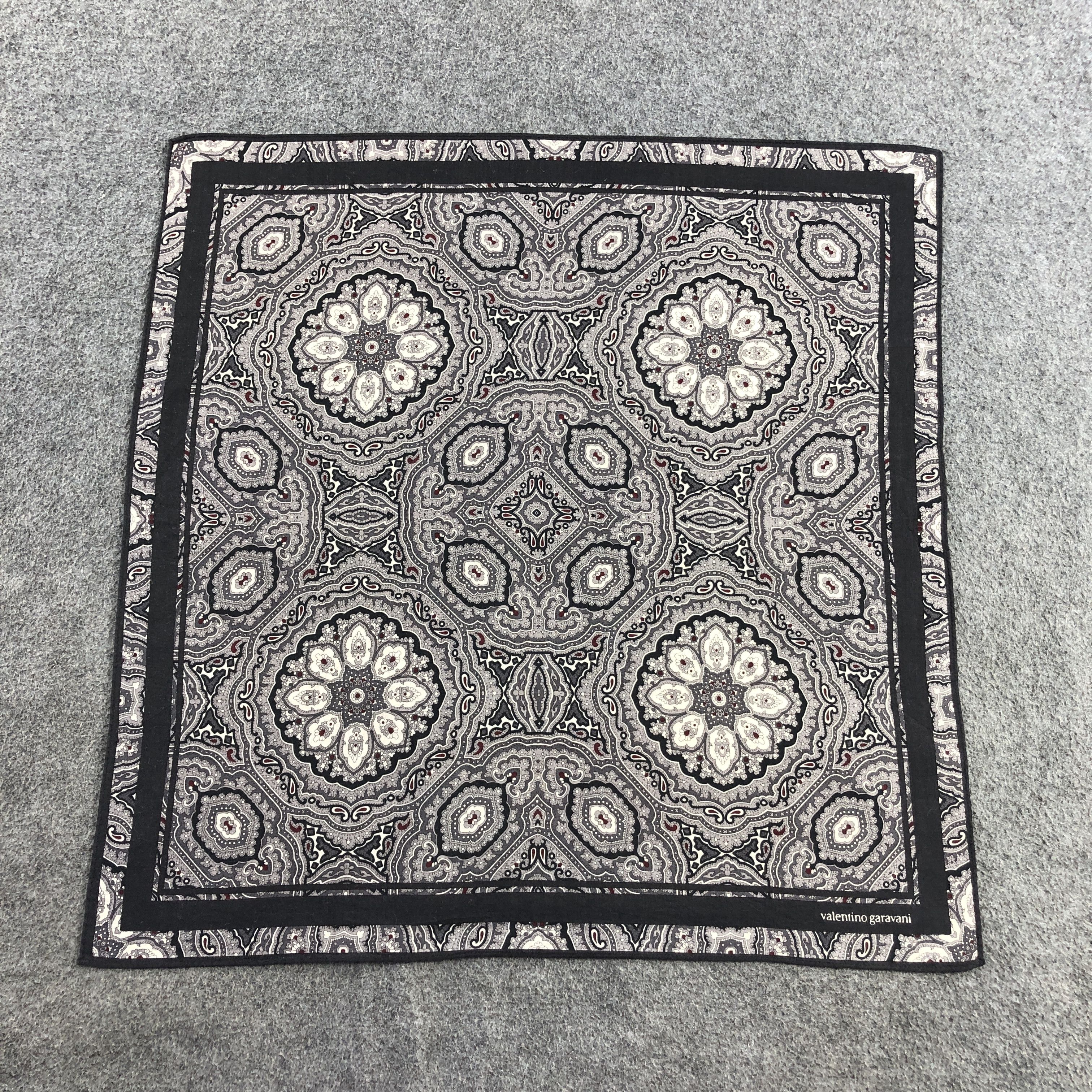Vintage ValenTINO GarAVANI Handkerchief Neckerchief Bandana H2700 Size ONE SIZE - 2 Thumbnail