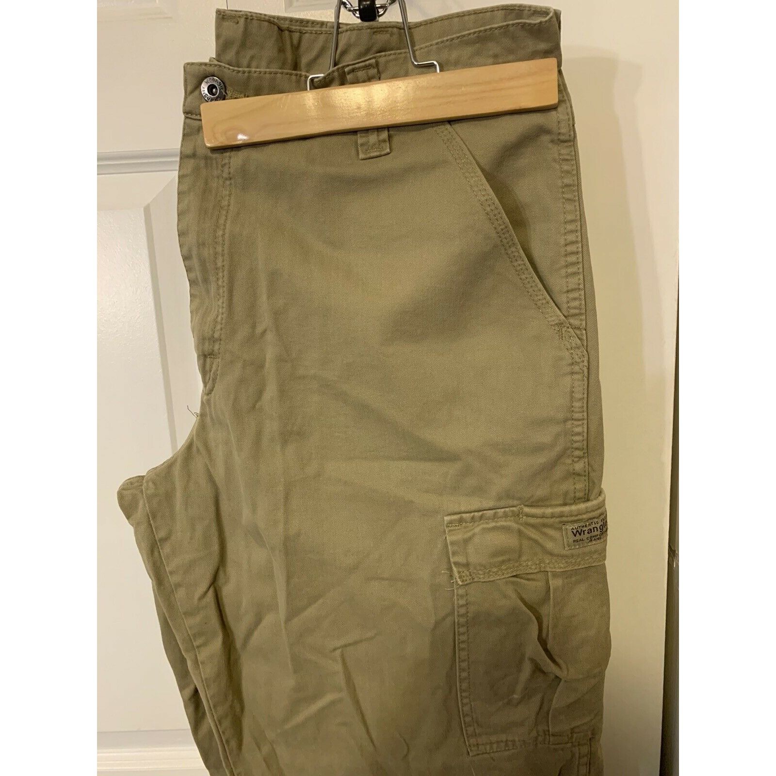 Wrangler Wrangler Cargo Men’s 36 x 32 Pants Pockets Straight Leg Khak Size US 36 / EU 52 - 3 Thumbnail