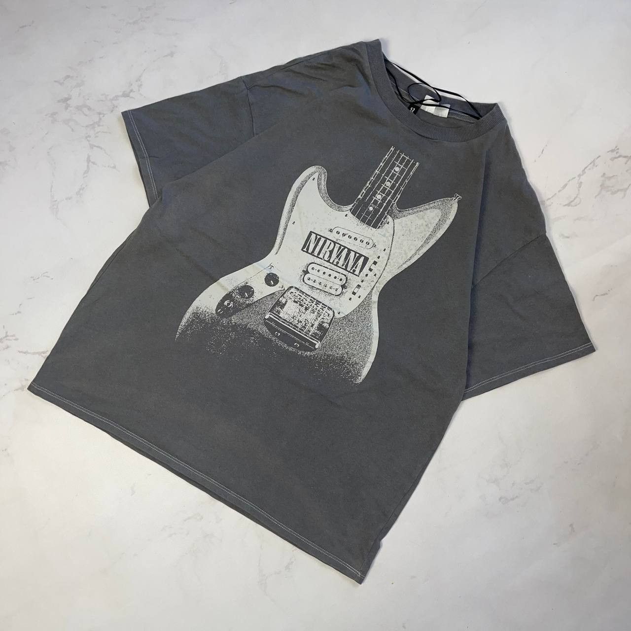 Nirvana Nirvana Vintage Guitar Graphic T-Shirt Size Gray Oversize Size US XL / EU 56 / 4 - 1 Thumbnail