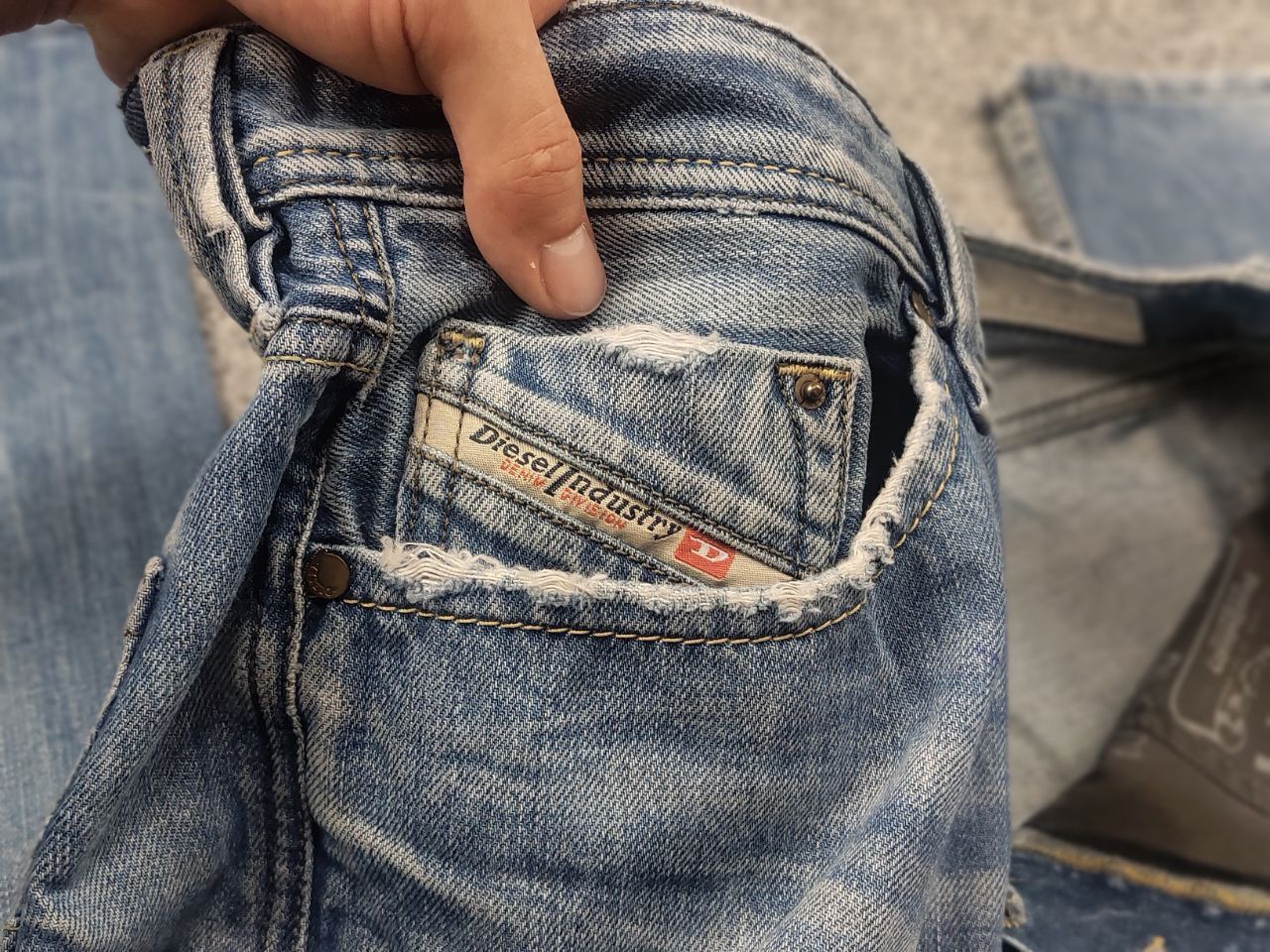 Diesel Vintage 90's Diesel Larkee Faded Distressed Denim jeans Size US 34 / EU 50 - 13 Thumbnail